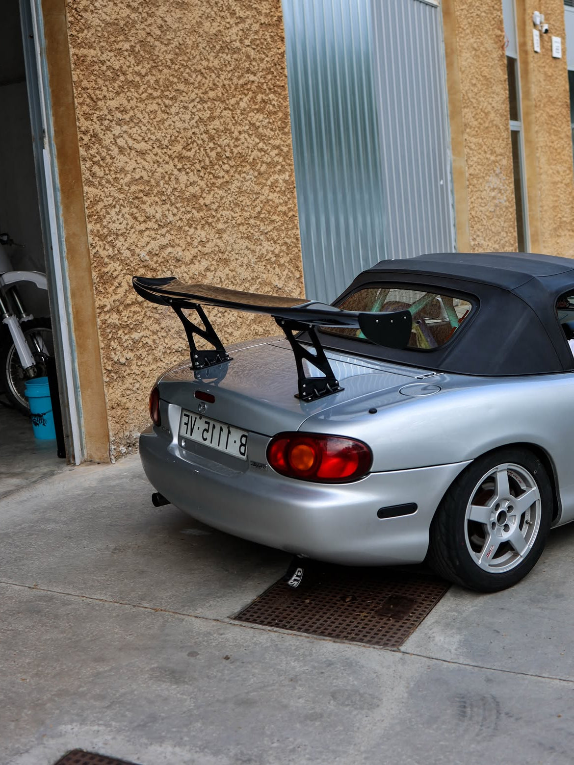 FULLGAS modified car workshop in Montgat Barcelona