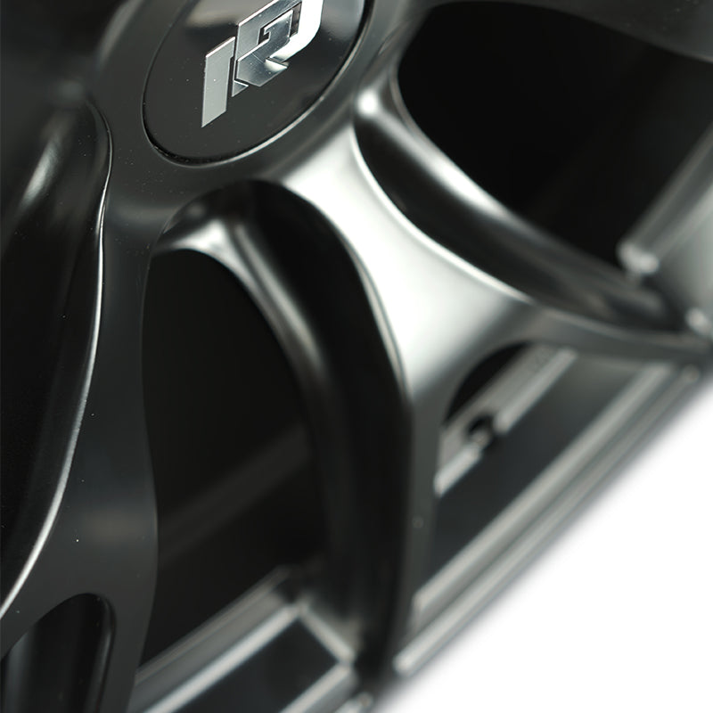 Llantas Racing Division PISTA 18″ BMW M-SPEC