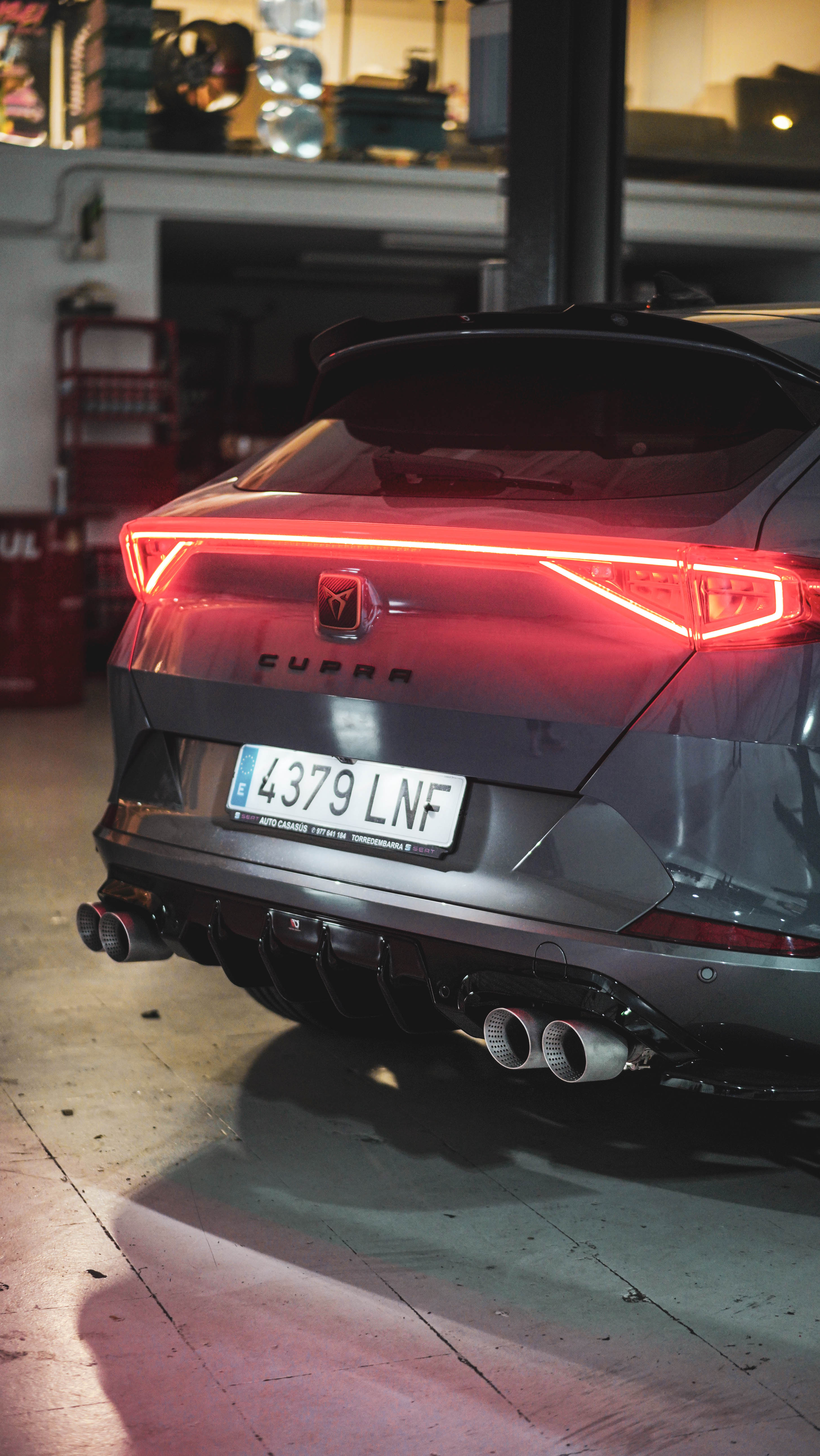 COLA DE ESCAPE 90mm DOBLE EFECTO TITANIO MATE SEMIPERFORADA