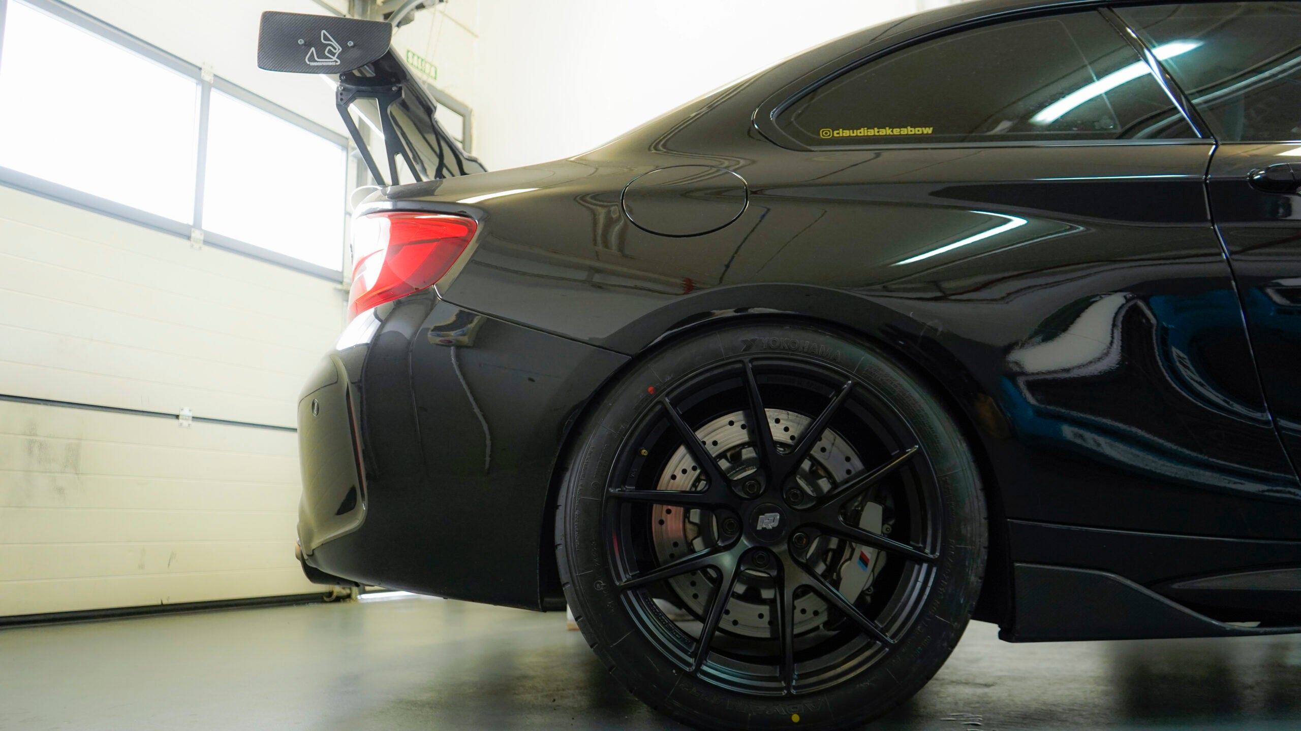 Llantas Racing Division PISTA 18″ BMW M-SPEC