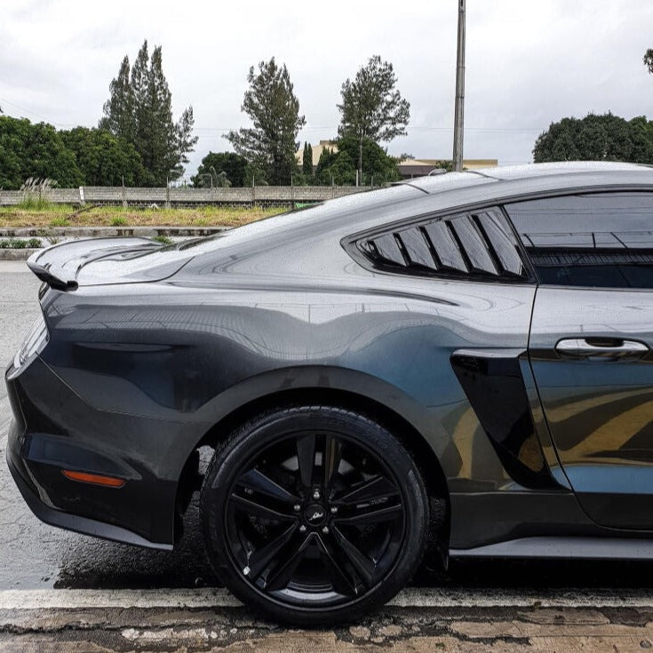 LOUVERS V3 VENTANA TRASERA FORD MUSTANG - FULL GAS
