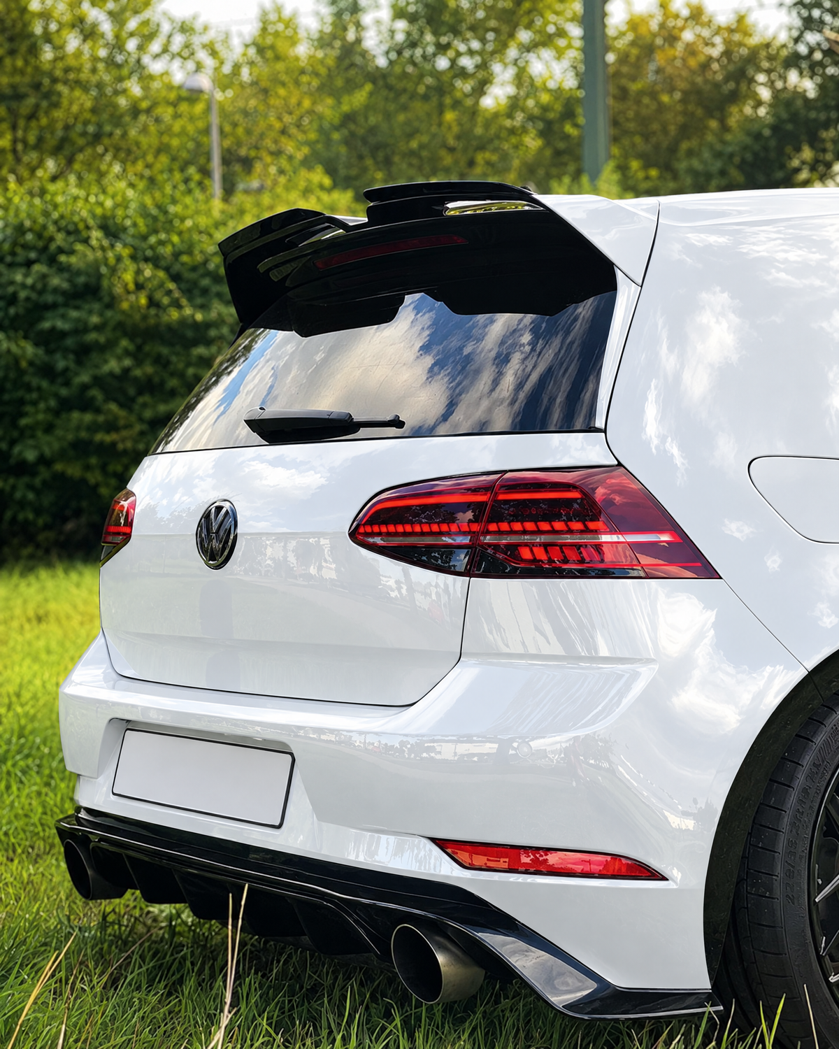 Trasera de Golf 7.5 blanco con alerón look Oettinger negro brillo