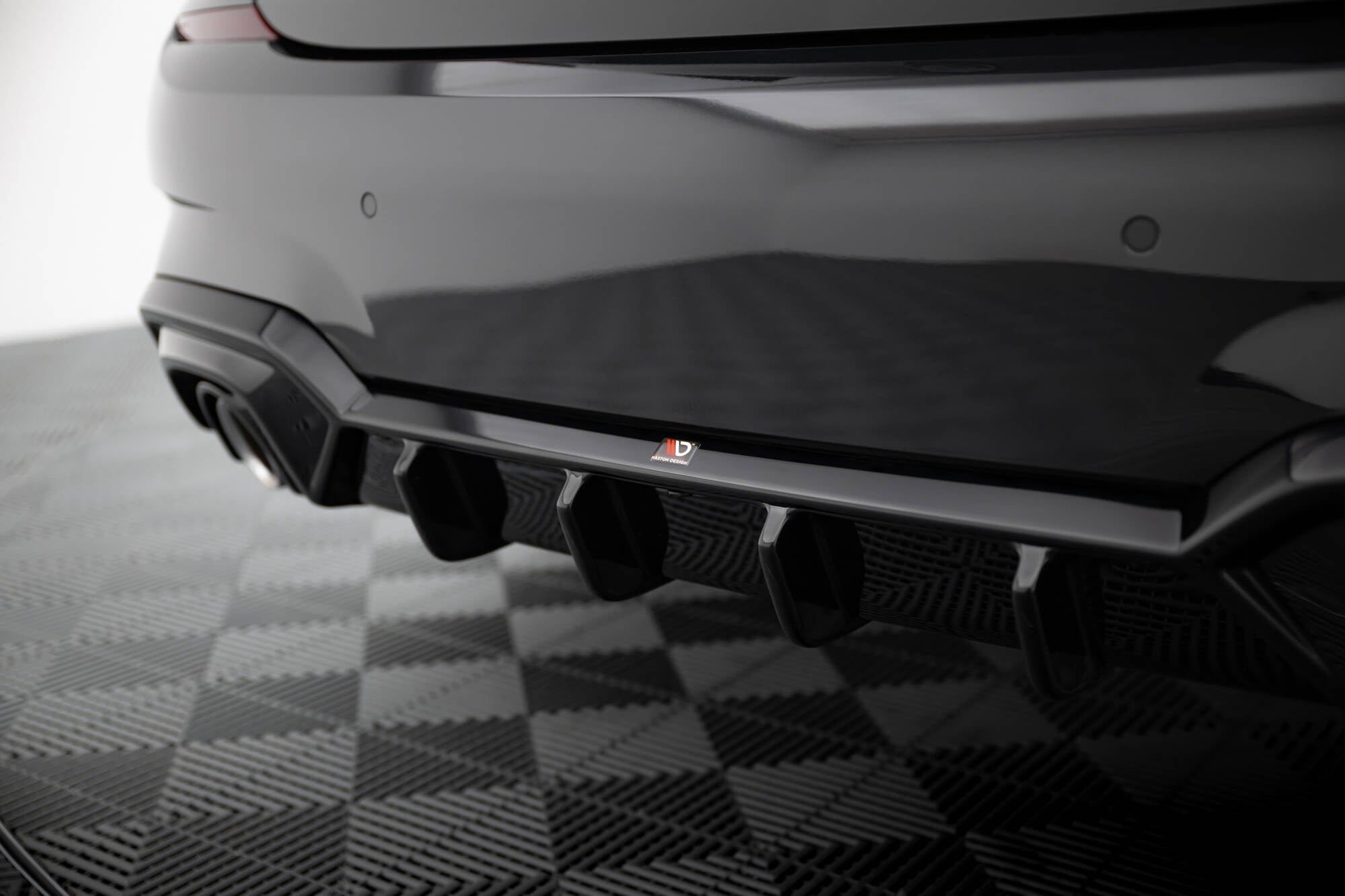 Difusor BMW Serie 3 M-Pack G20 G21 compatible con bola de remolque