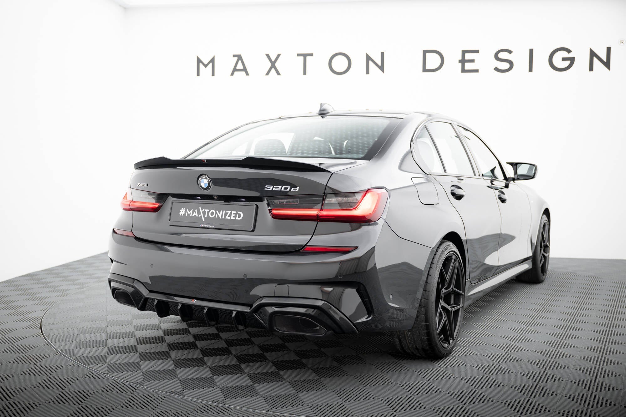 Difusor BMW M340i G20 G21 compatible con bola de remolque