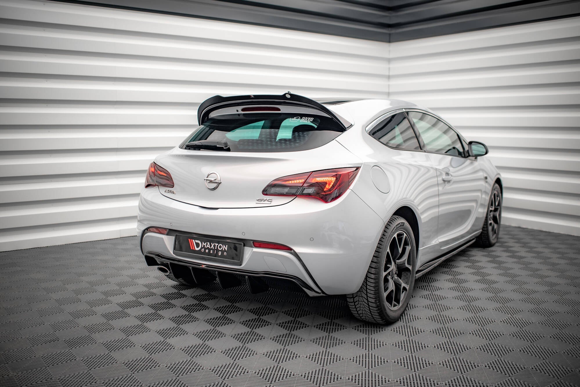 Difusor Opel Astra GTC OPC-Line J (versión con escape simple lateral)