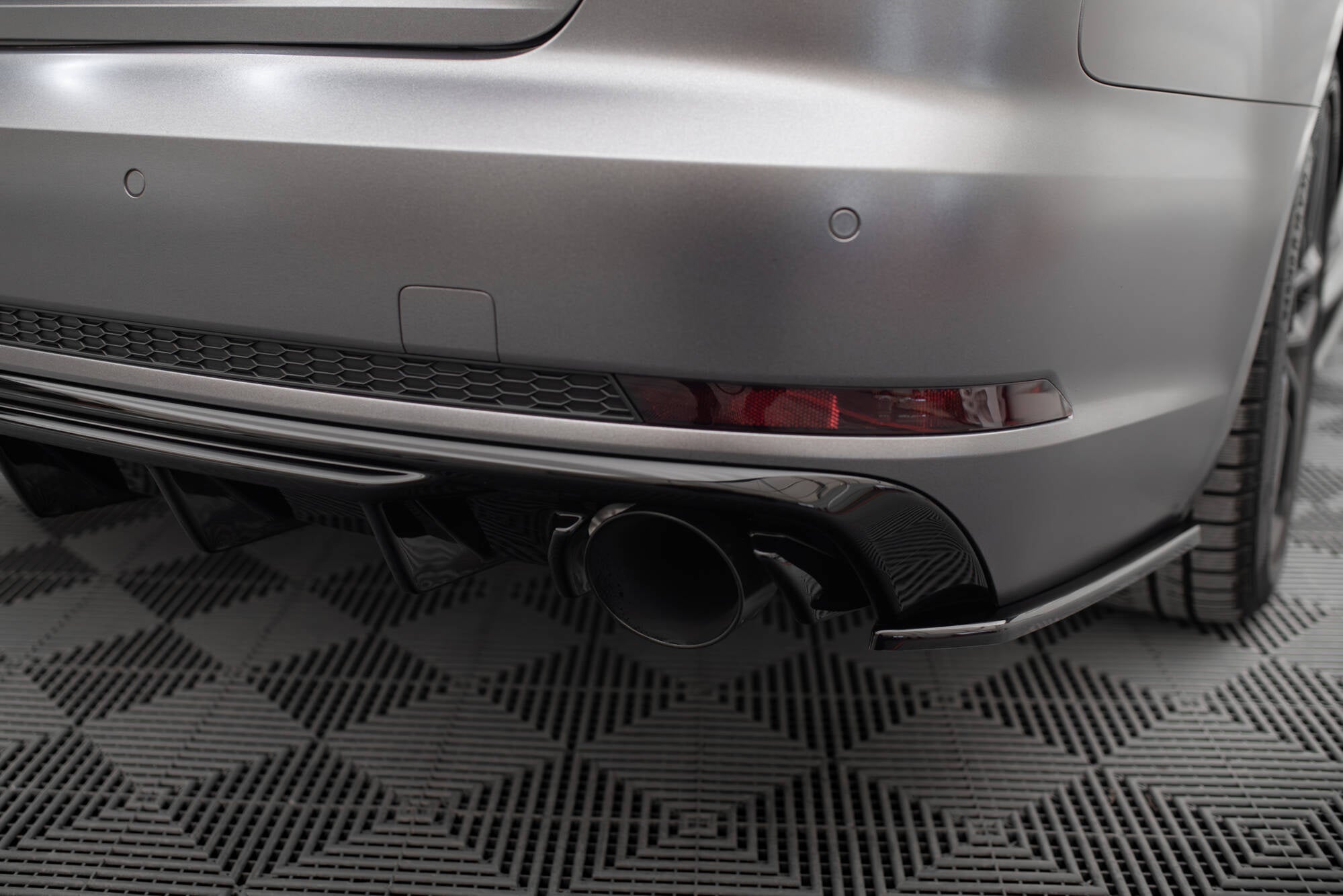 Difusor V.1 Audi A4 S-line B9 (Versión con colas de escape simples en ambos lados)