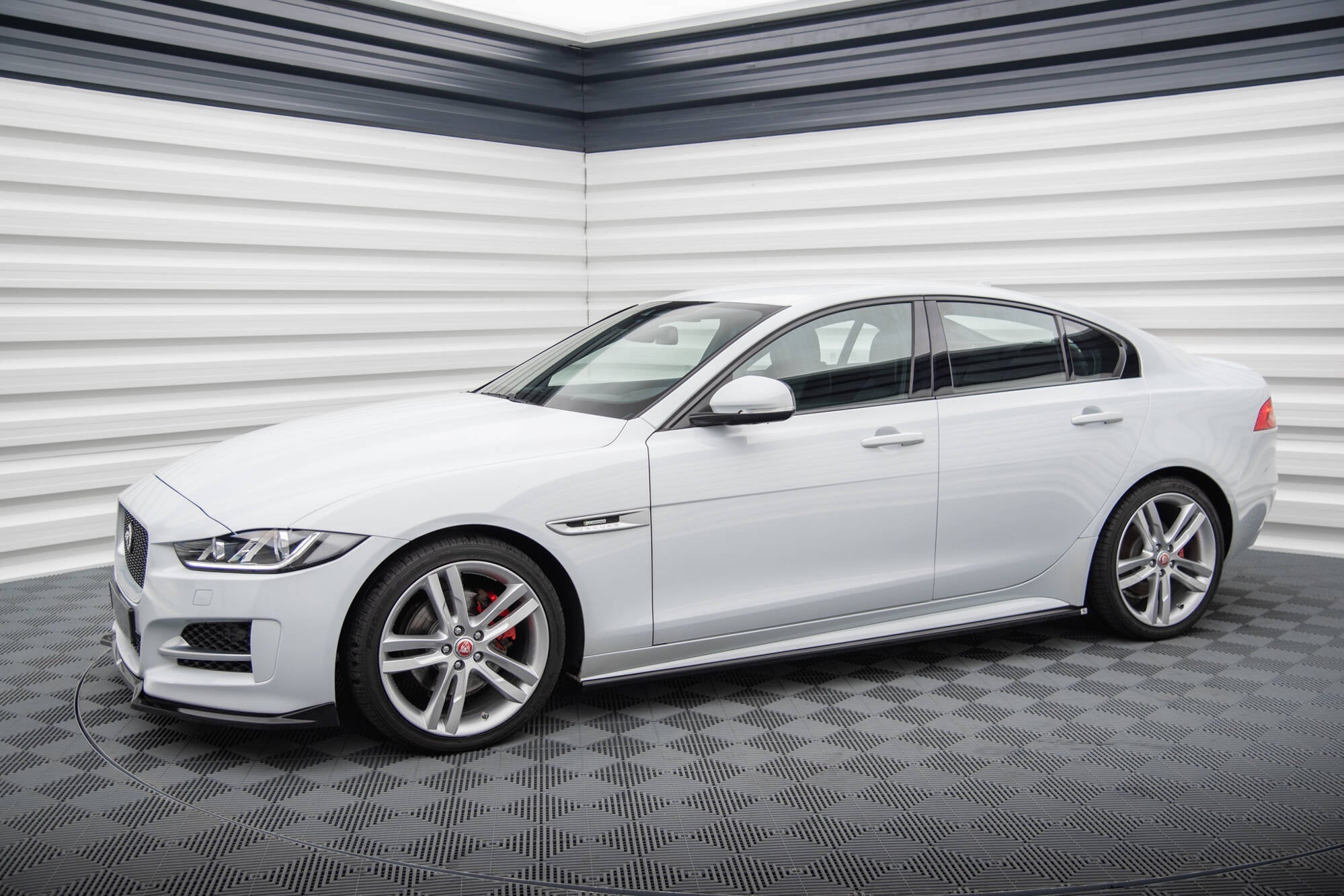 Taloneras Jaguar XE R-Sport X760