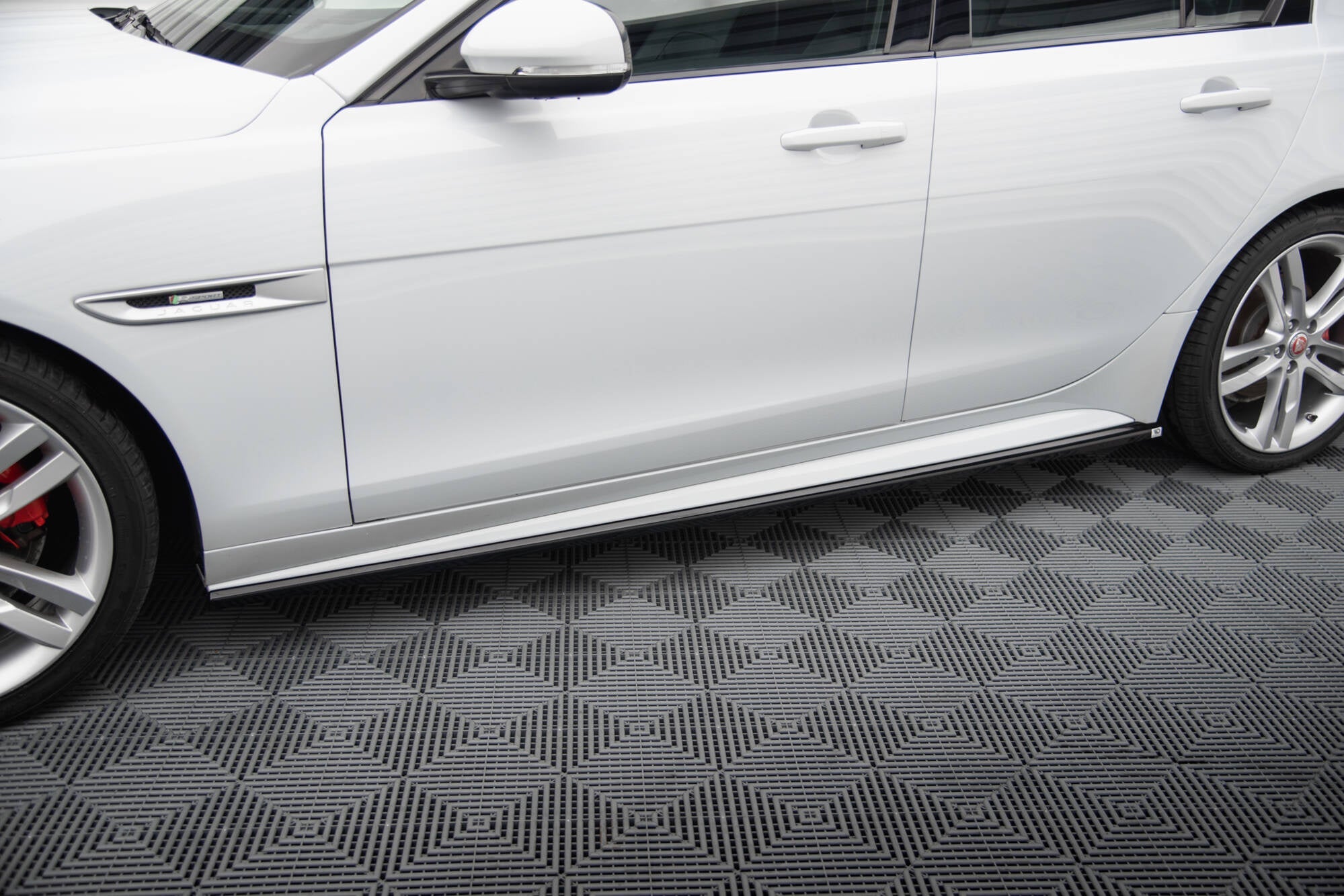 Taloneras Jaguar XE R-Sport X760