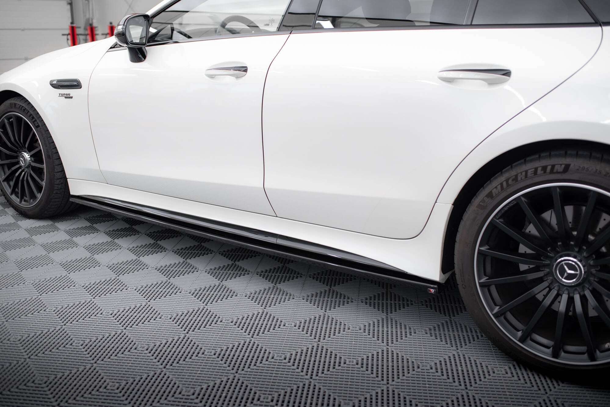 Taloneras Mercedes-AMG GT 43 4 Door Coupé V8 Styling Package X290