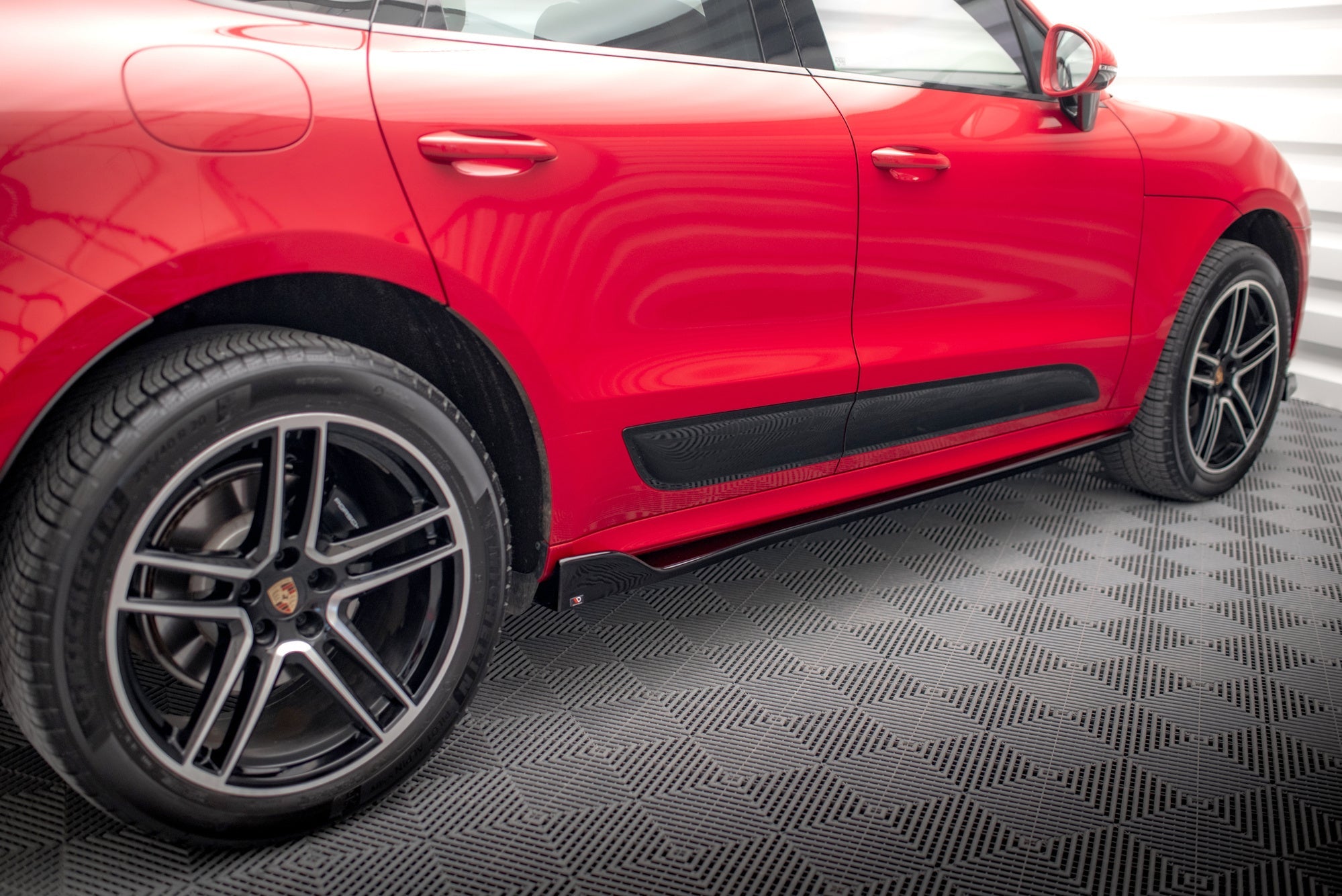 Taloneras Porsche Macan GTS / Sport Design Mk1