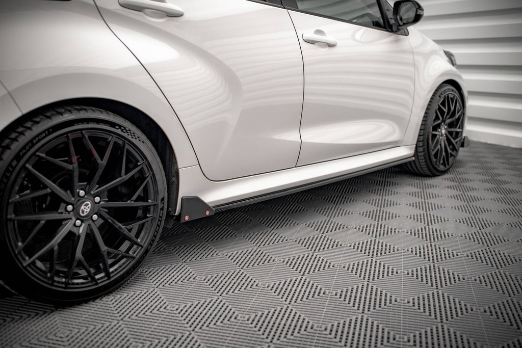 Rear Spats V.1 + Flaps Toyota Yaris Mk4