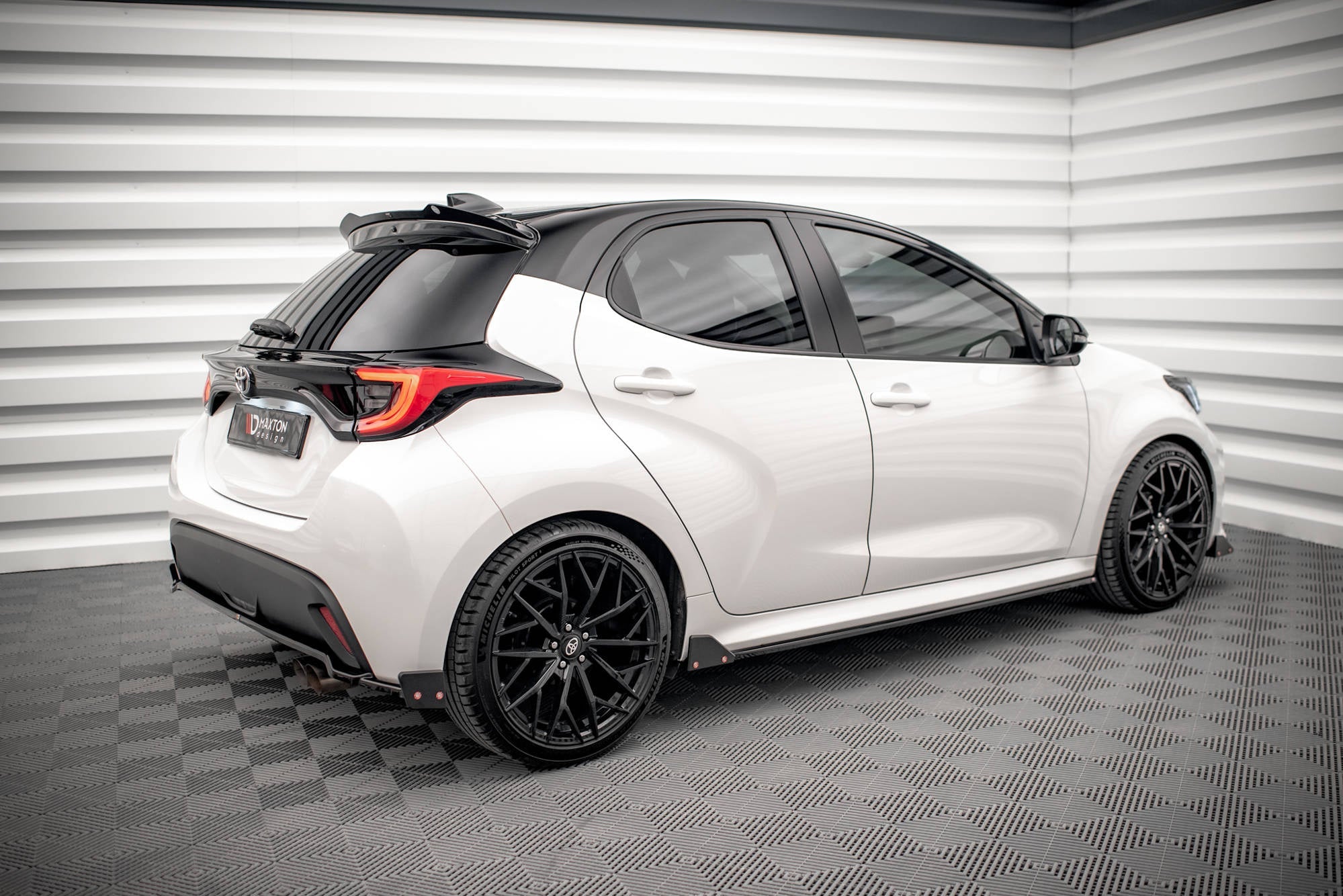 Taloneras V.1 + Flaps Toyota Yaris Mk4