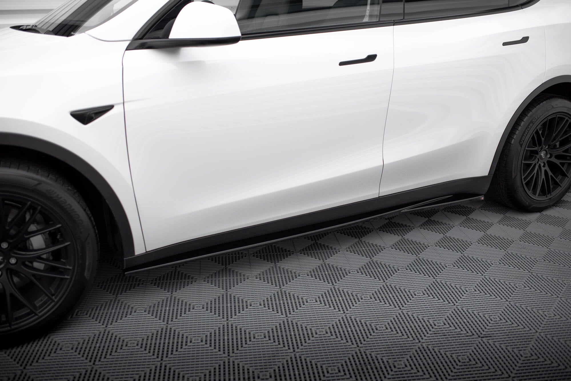 Taloneras V.1 Tesla Model Y Mk1