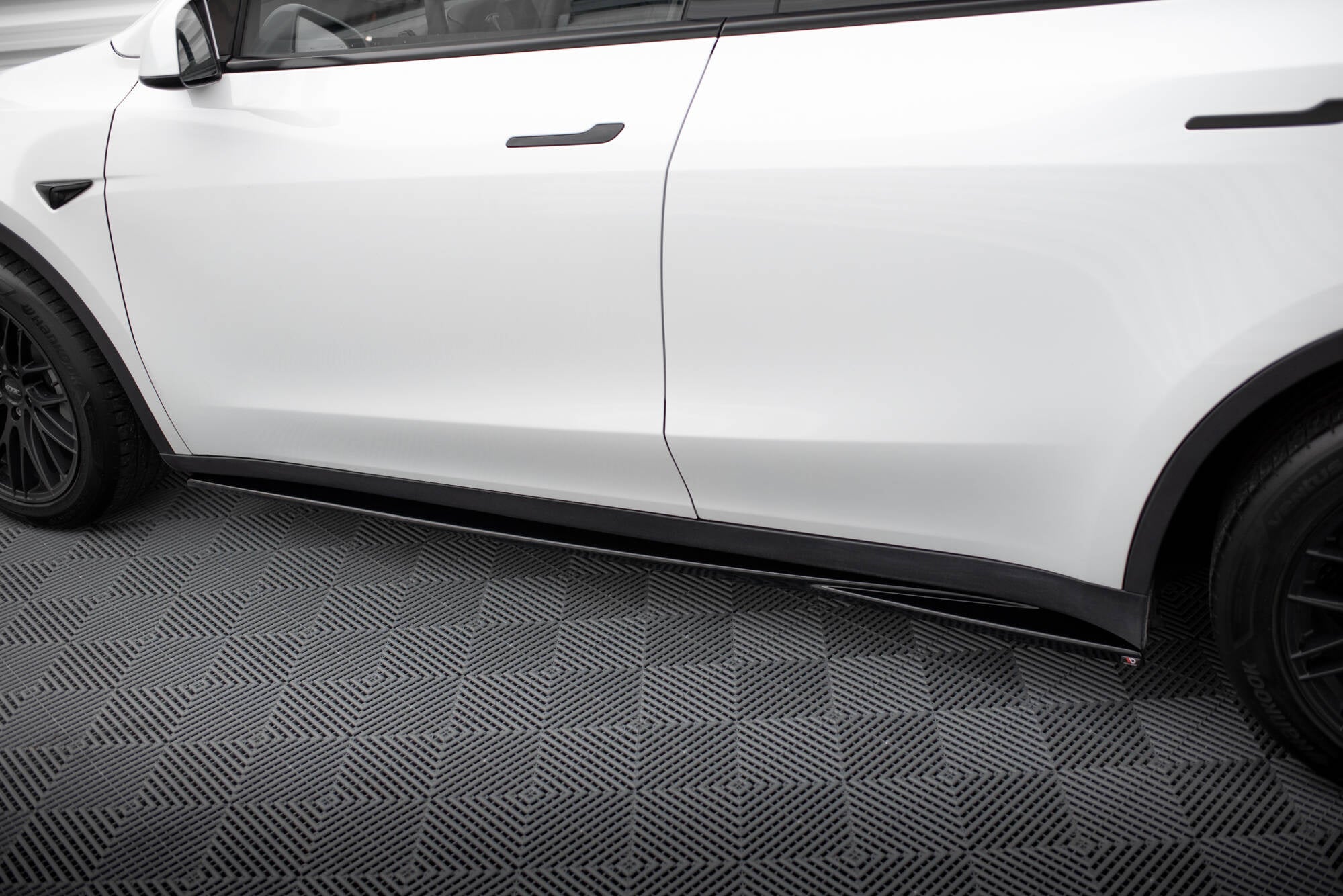 Taloneras V.1 Tesla Model Y Mk1