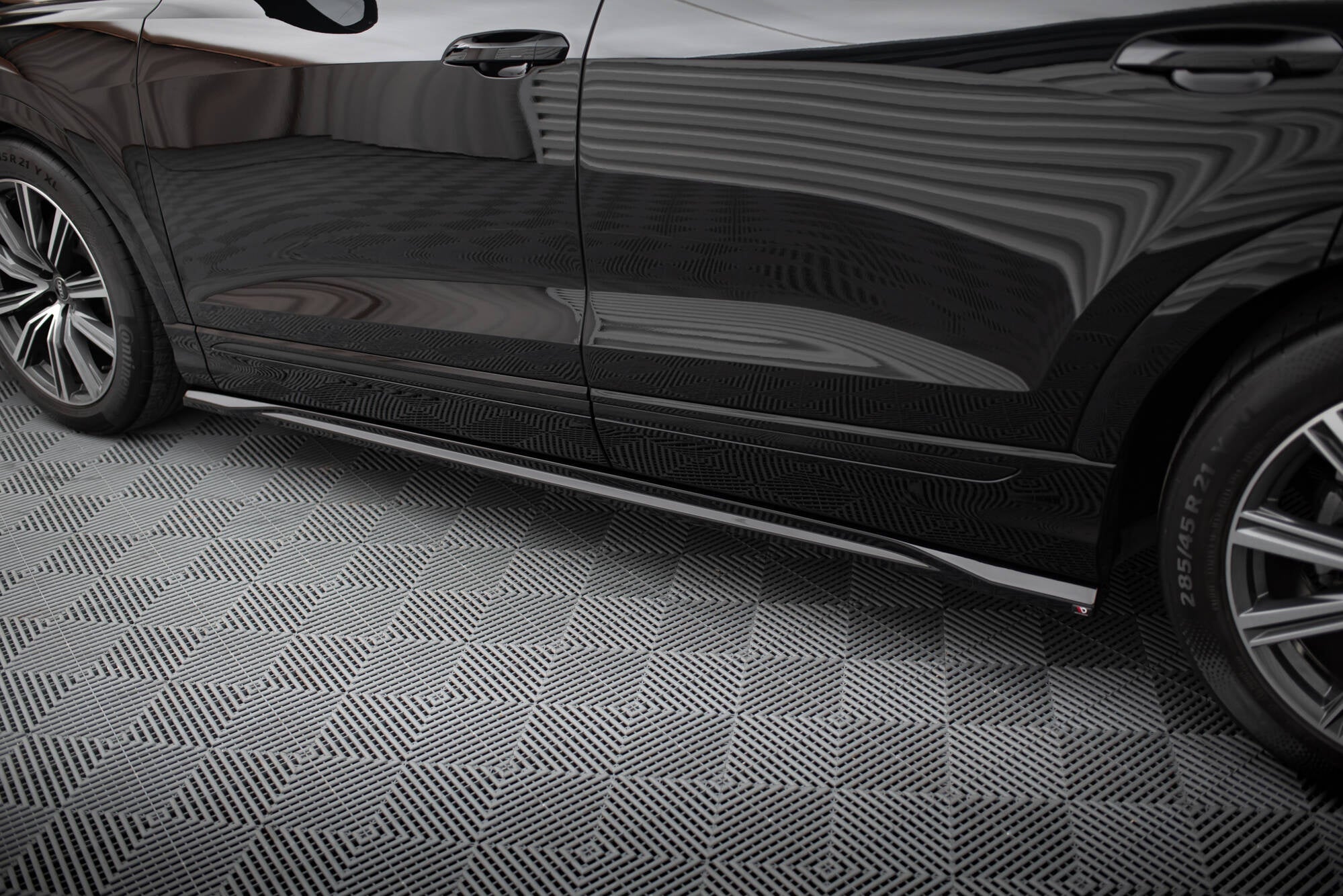 Taloneras V.2 Audi Q8 / Q8 S-line / SQ8 Mk1 / Mk1 Facelift