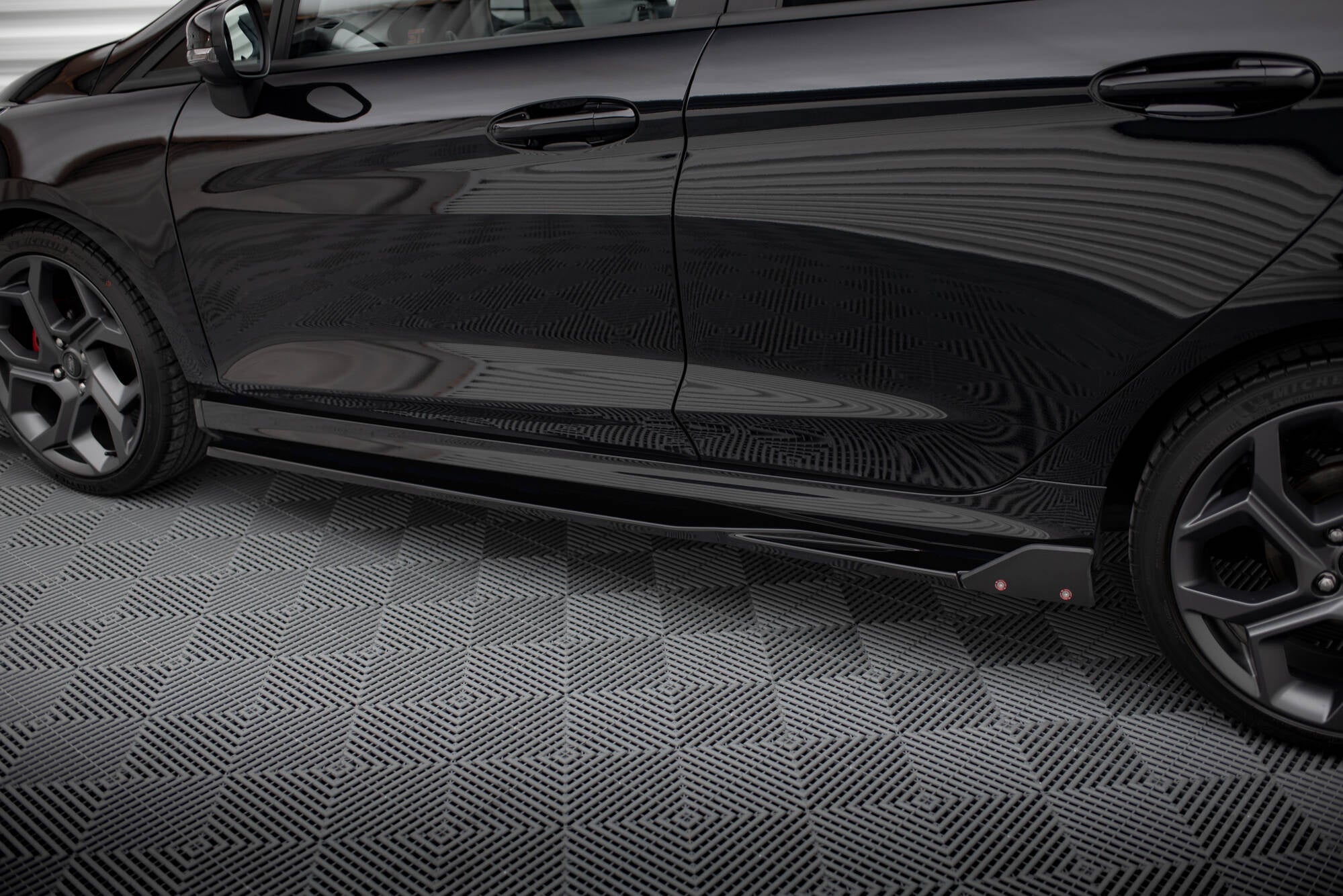 Taloneras V.2 + Flaps Ford Fiesta ST / ST-Line Mk8 Facelift