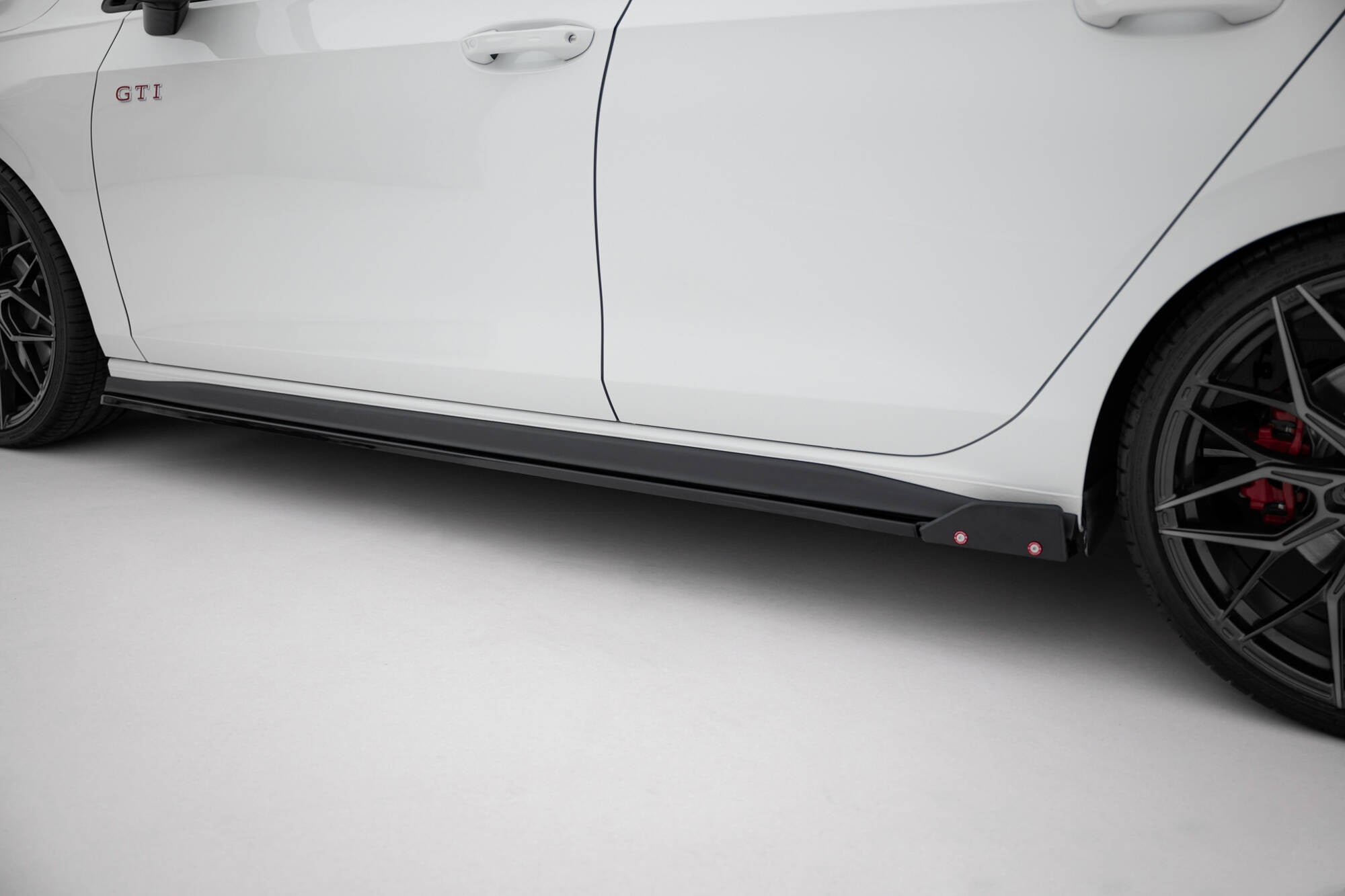 Taloneras V.2 + Flaps Volkswagen Golf GTI / GTE / GTI Clubsport / GTD / R-Line Mk8