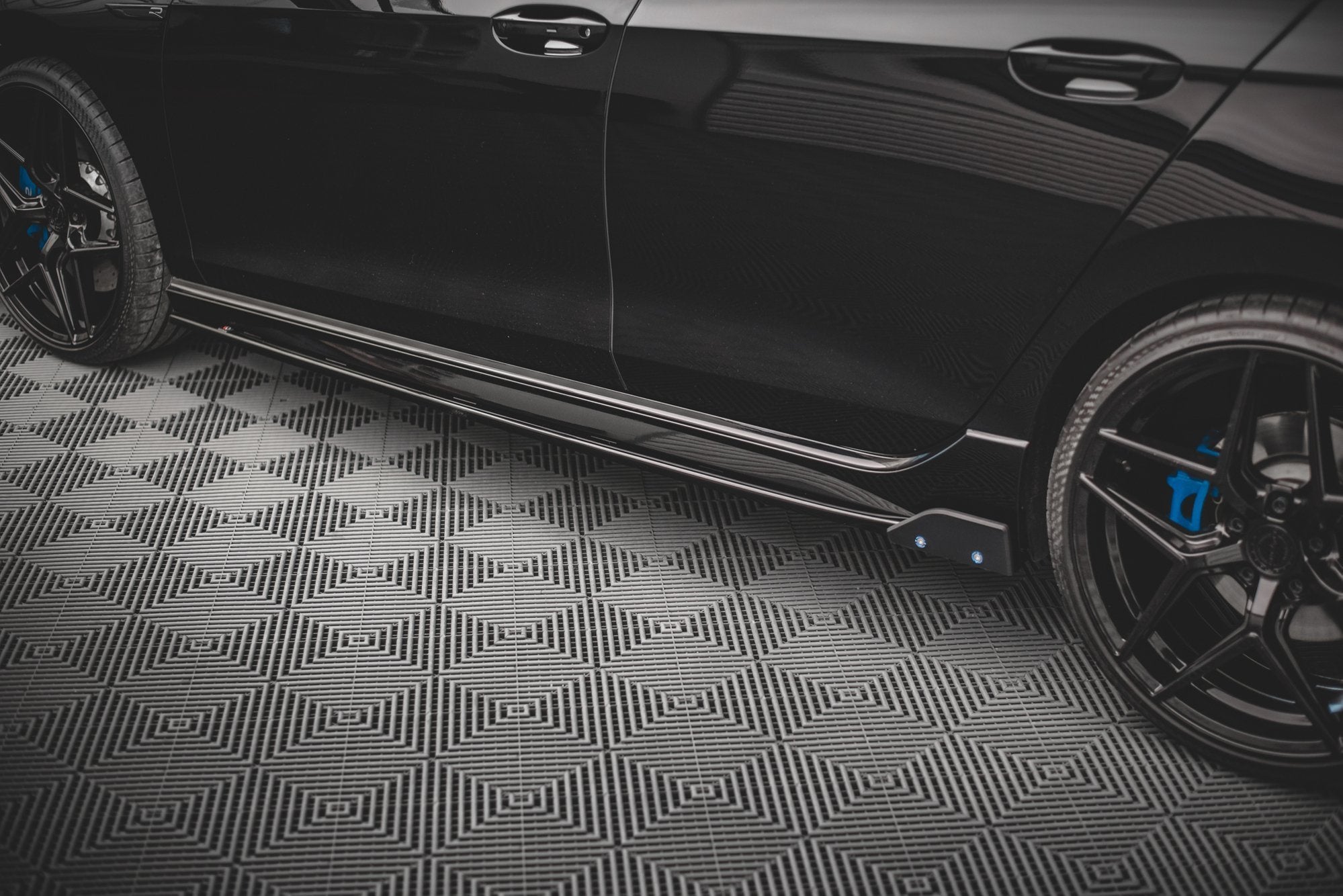 Taloneras V.2 + Flaps Volkswagen Golf R Hatchback Mk8