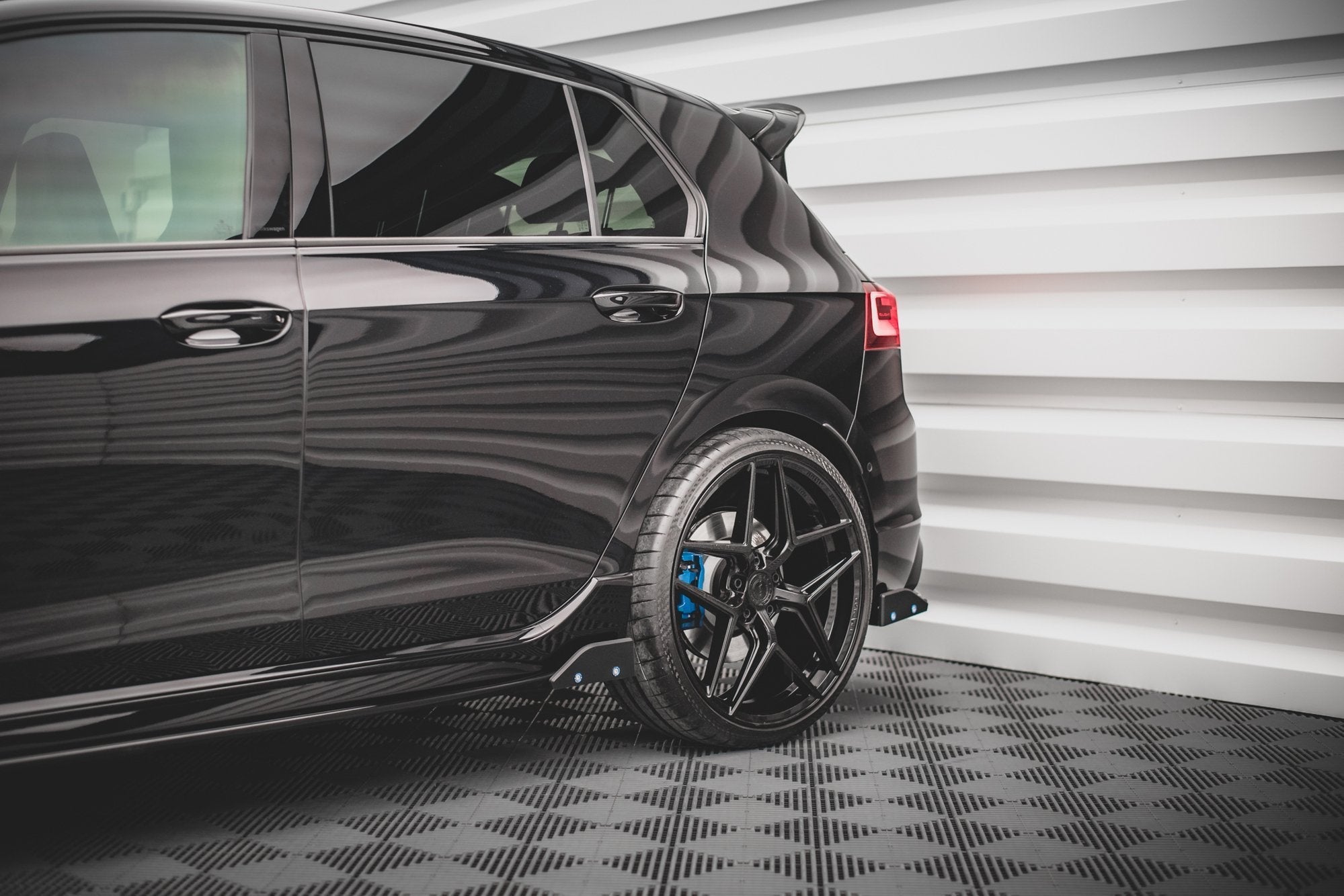 Taloneras V.2 + Flaps Volkswagen Golf R Hatchback Mk8