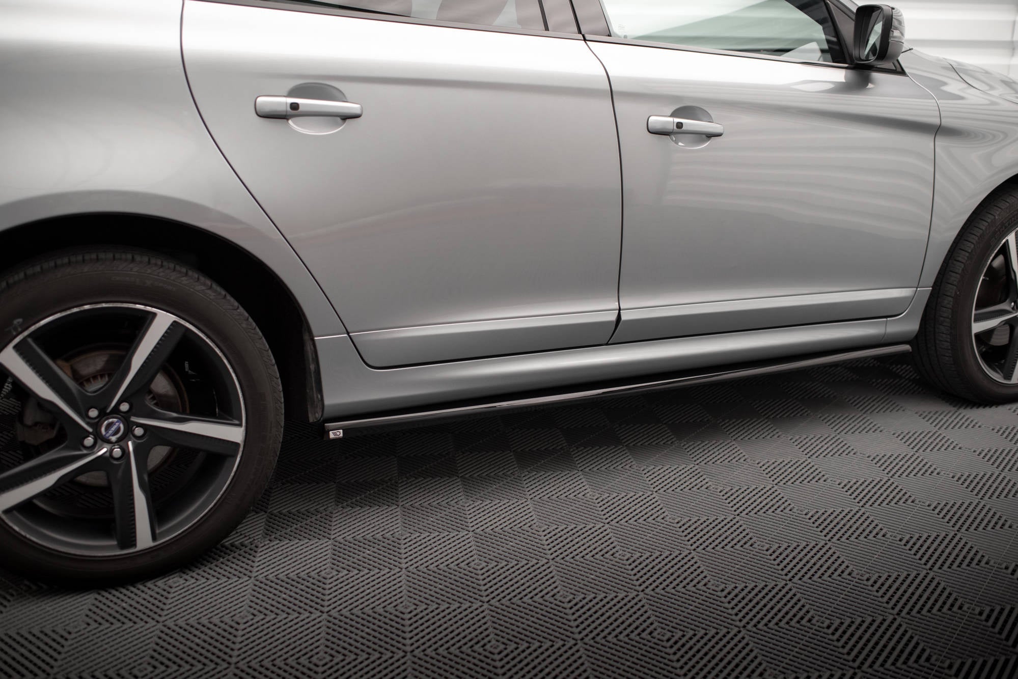 Taloneras Volvo XC60 R-Design Mk1 Facelift