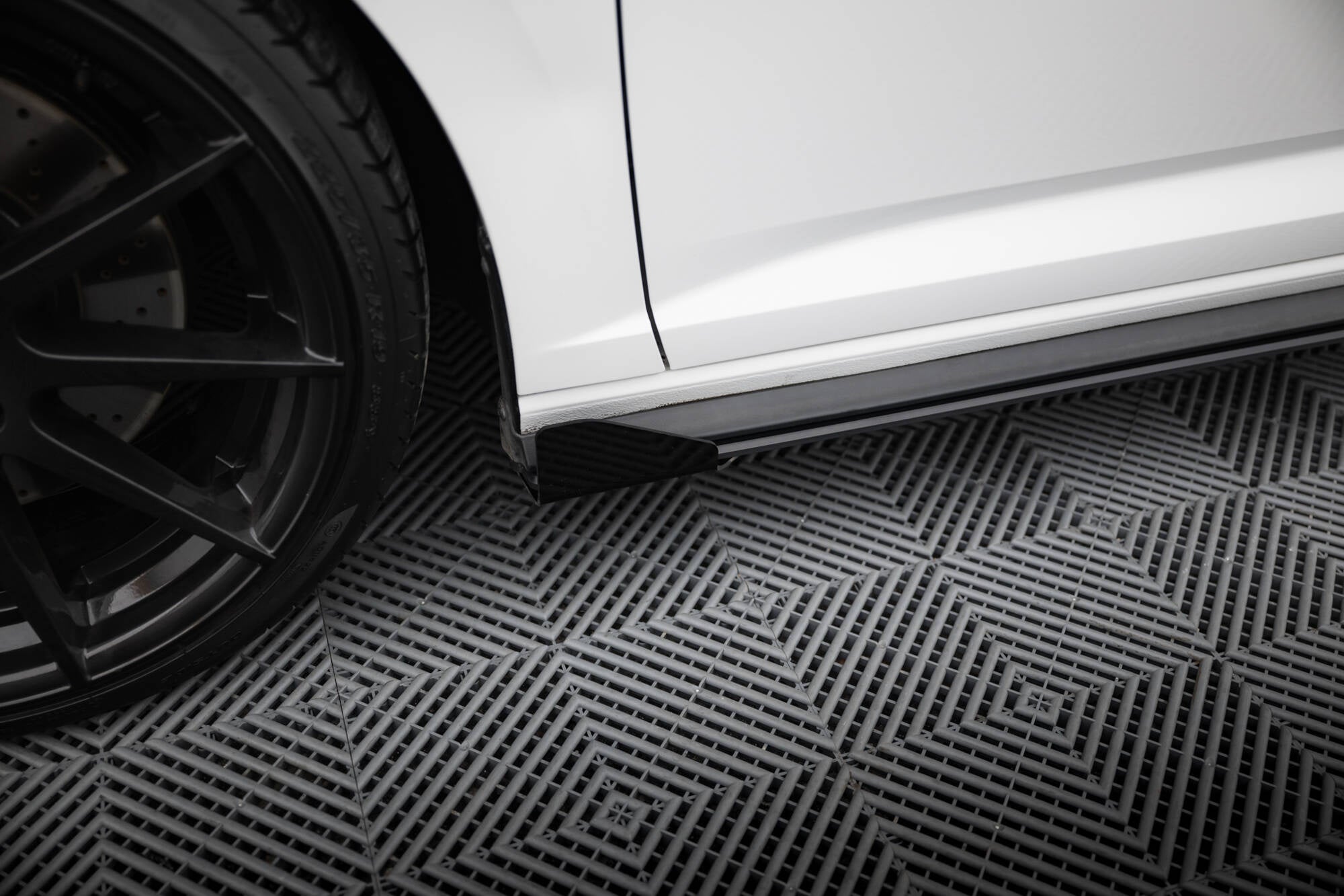 Taloneras Street Pro + Flaps Volkswagen Jetta GLI Mk7