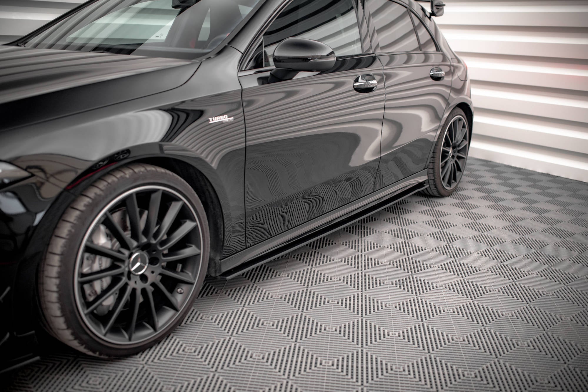 Taloneras Street Pro Mercedes Clase A A35 AMG / AMG-Line Aero Pack W177