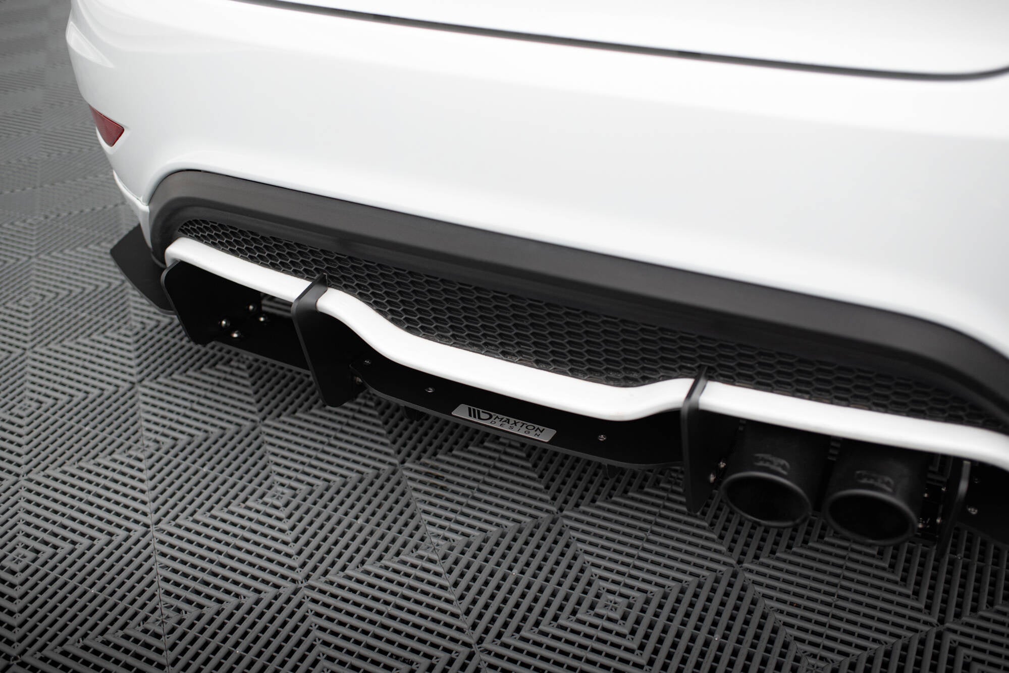 Difusor trasero V.2 Ford Fiesta Mk7 ST Facelift