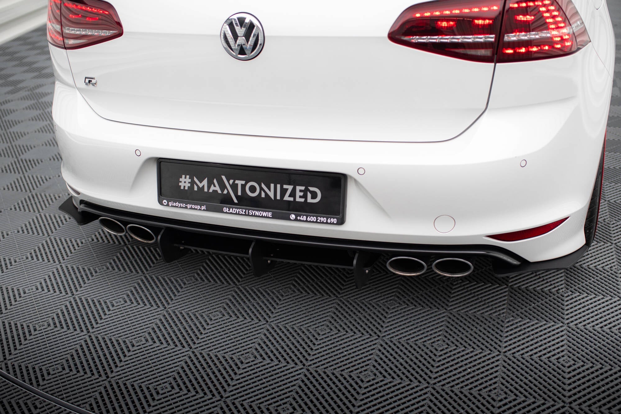 Difusor trasero y splitters laterales traseros VW Golf 7 R Hatchback