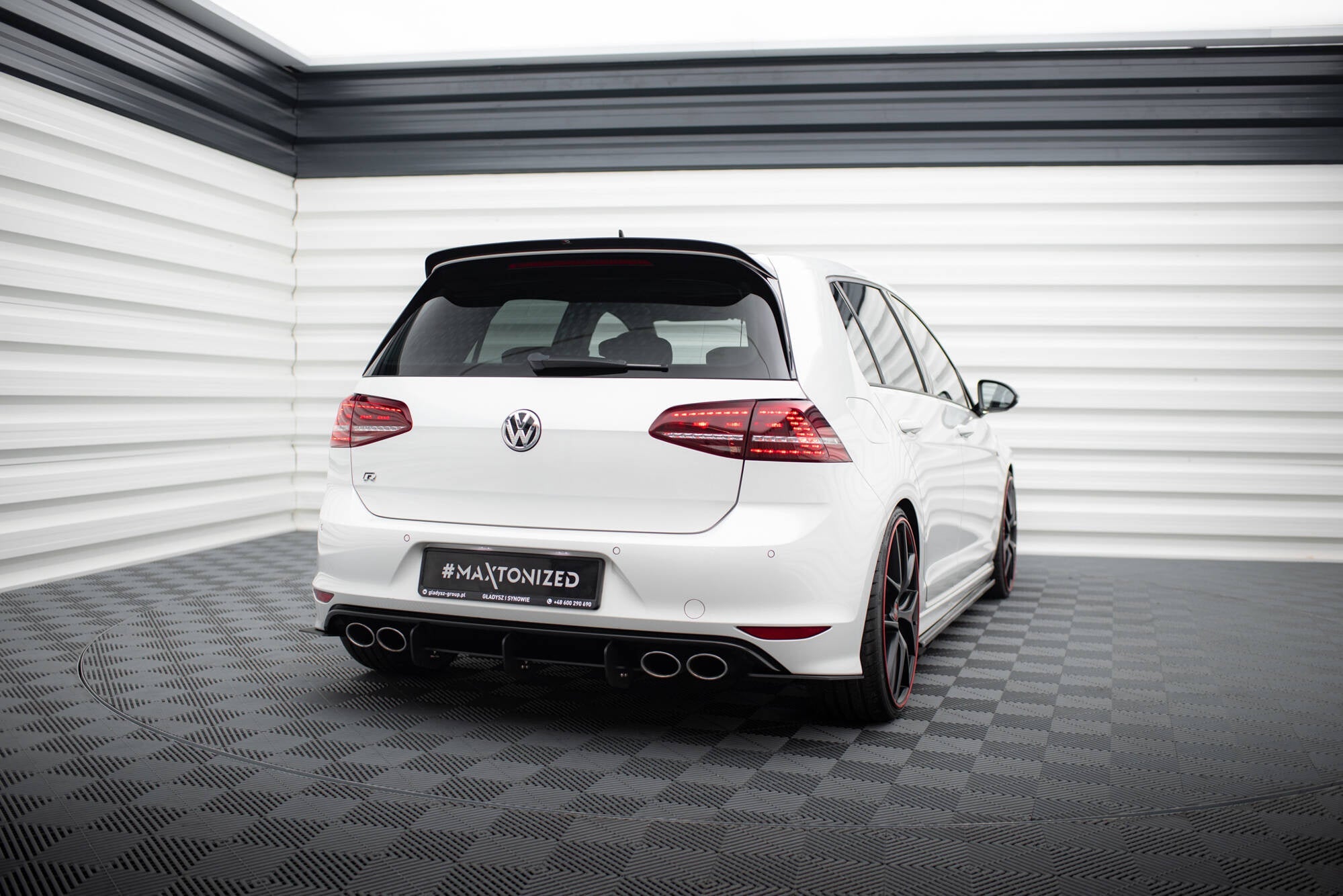 Difusor trasero y splitters laterales traseros VW Golf 7 R Hatchback