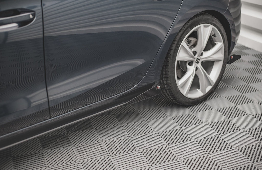 Side flaps Seat Leon FR Mk4