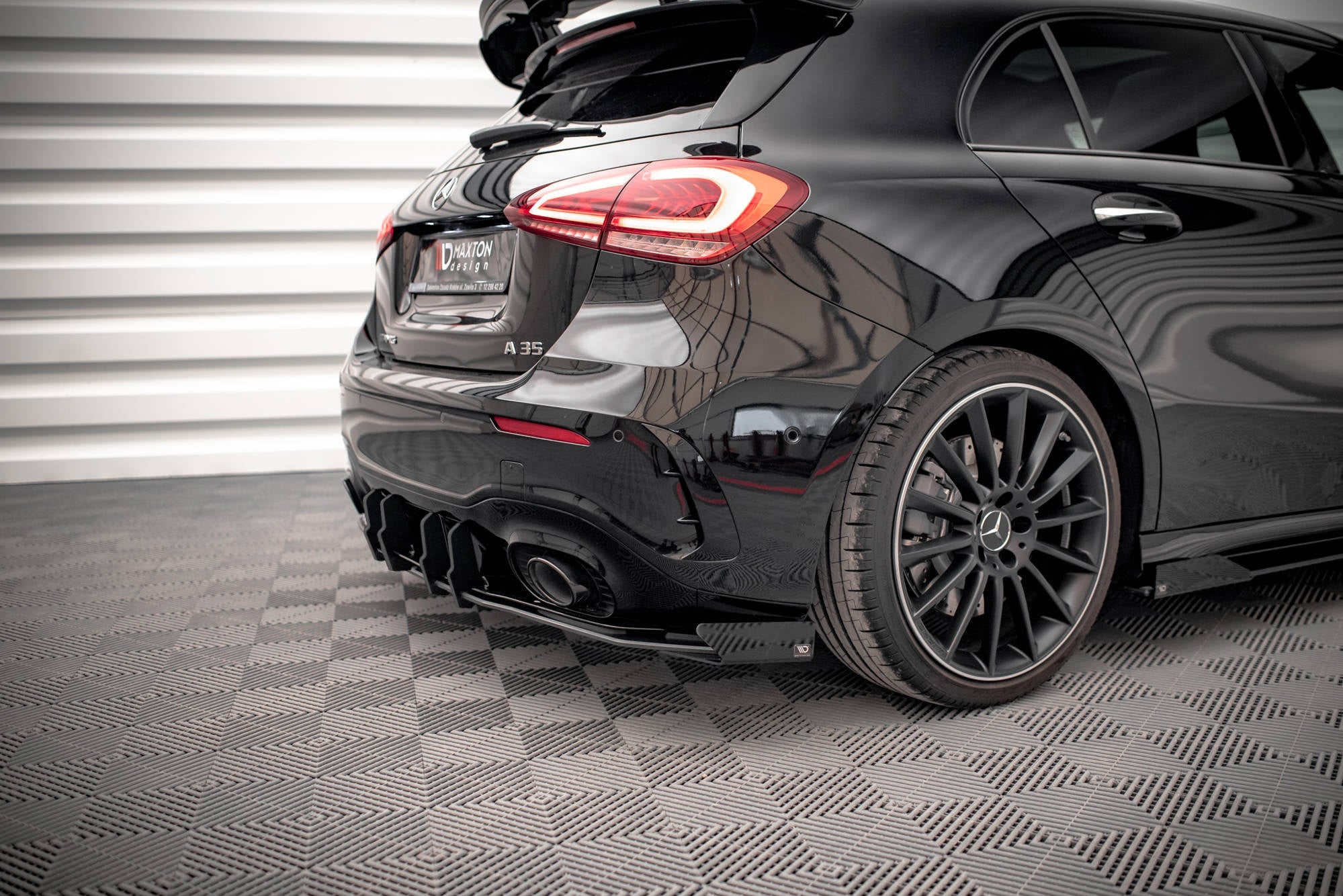 Flaps laterales traseros Mercedes Clase A35 AMG Hatchback Aero Pack W177