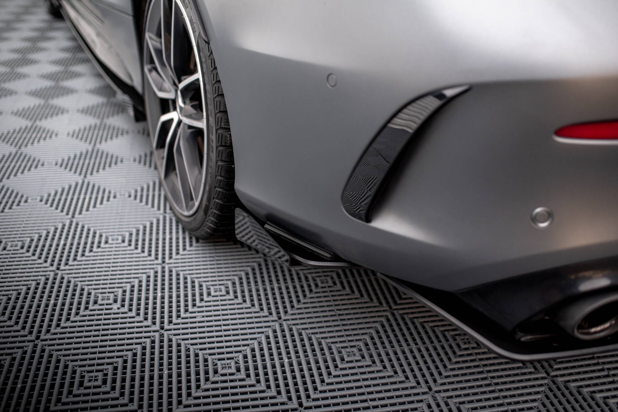 Flaps laterales traseros Mercedes-AMG C43 Coupé / Cabrio C205 Facelift / A205 Facelift