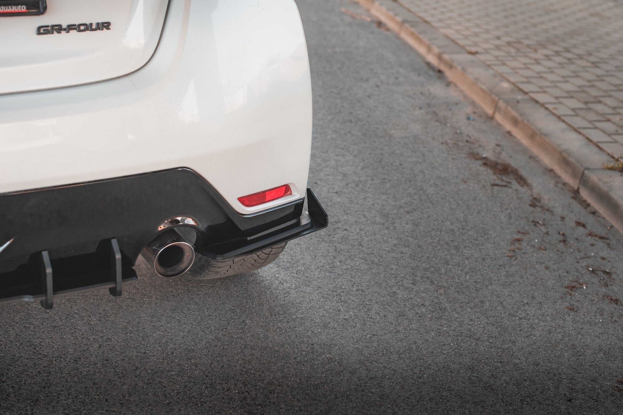 Flaps laterales traseros Toyota GR Yaris Mk4