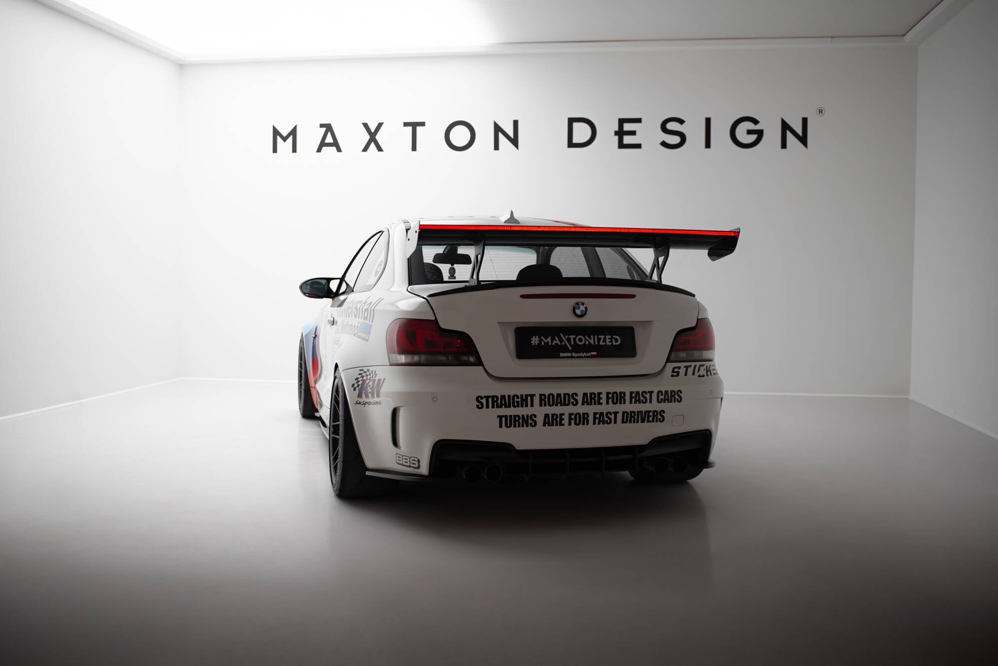 Spoiler de carbono con soportes internos V.1 + LED BMW Serie 1 M E82