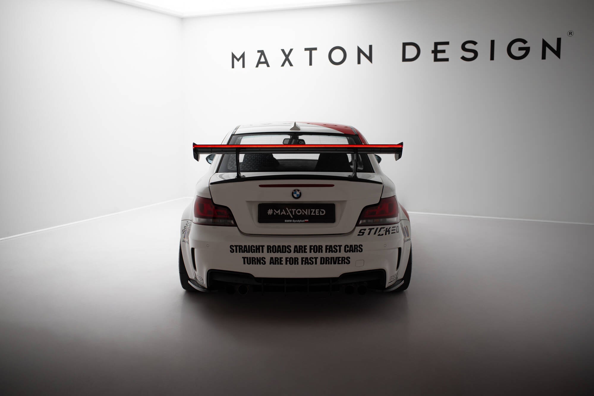 Spoiler de carbono con soportes internos V.1 + LED BMW Serie 1 M E82