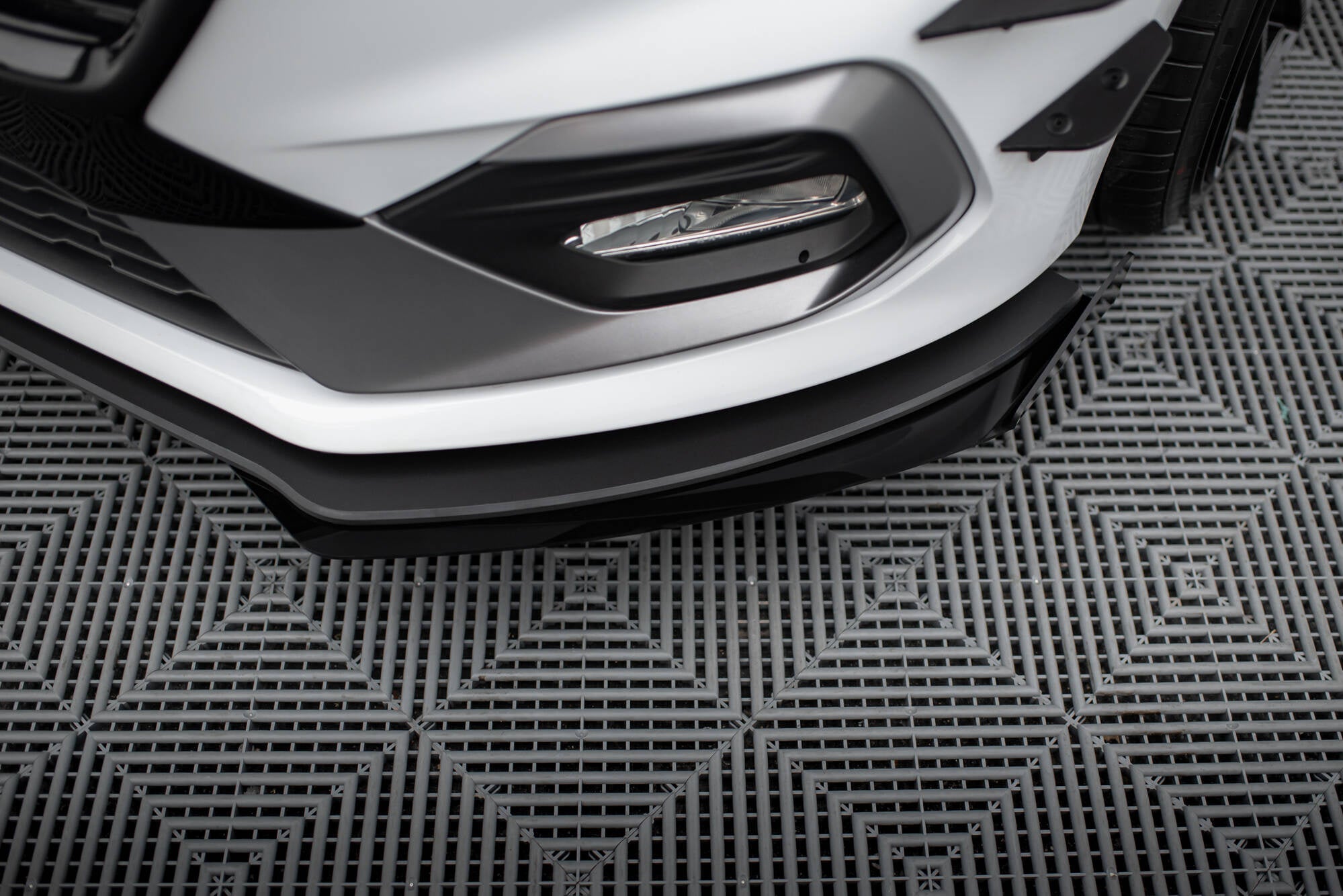 Lip Delantero Street Pro + Flaps Ford Fiesta Mk8 ST / ST-Line