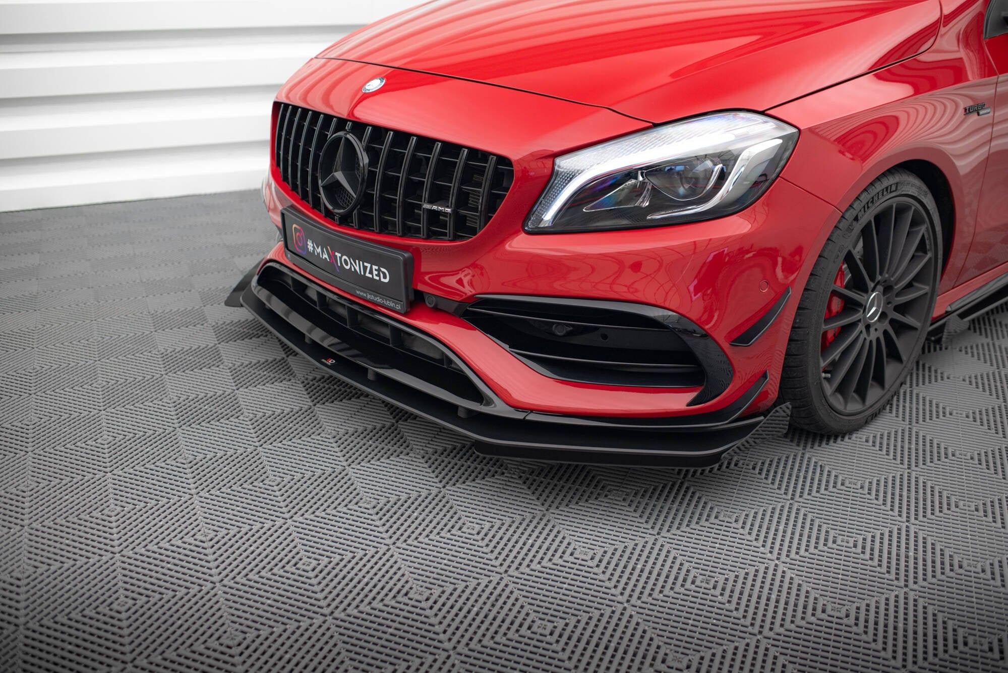 Lip delantero Street Pro + flaps Mercedes-Benz Clase A 45 AMG Aero W176 Facelift