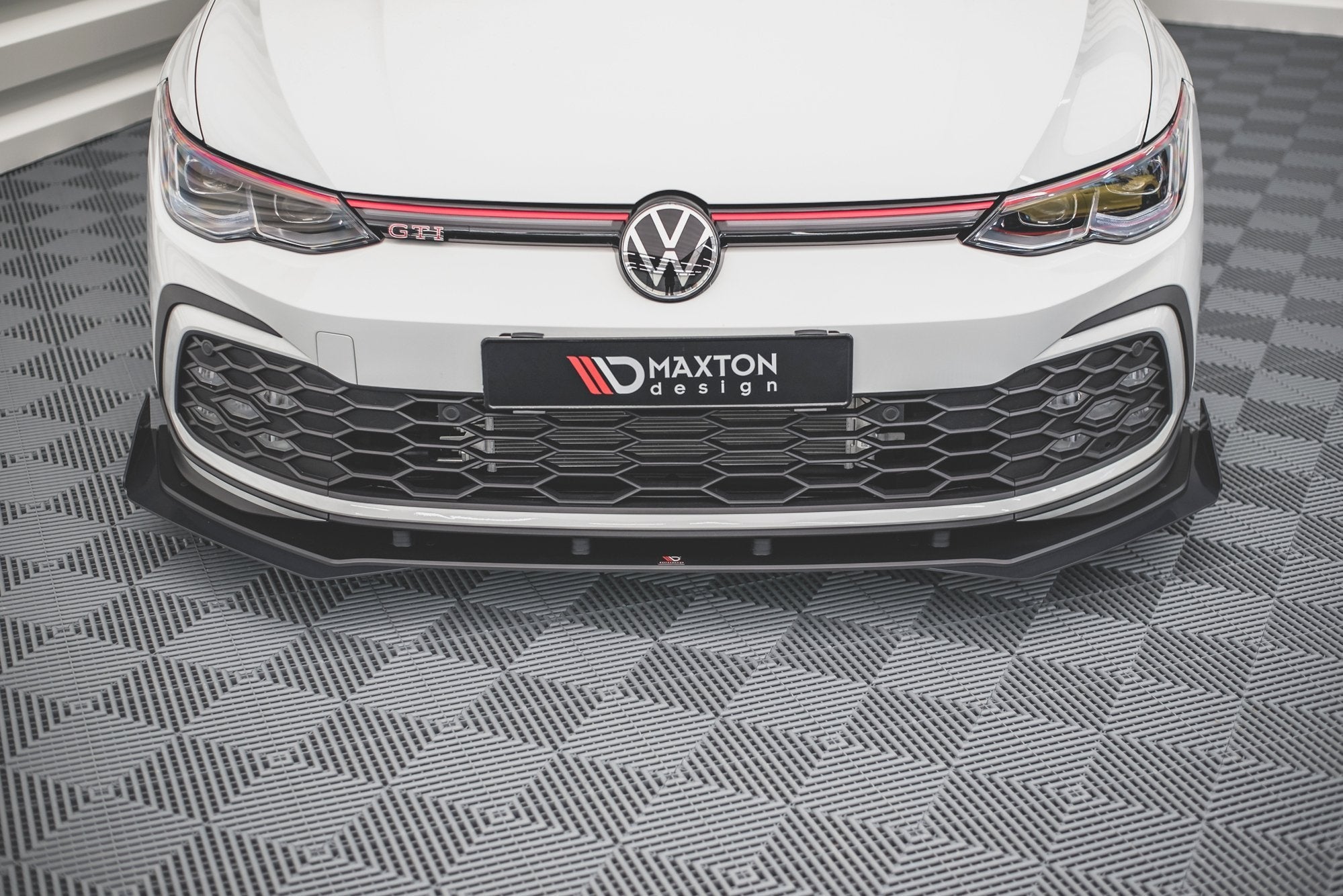 Lip Delantero Street Pro + Flaps Volkswagen Golf GTI / GTE / GTD / R-Line Mk8