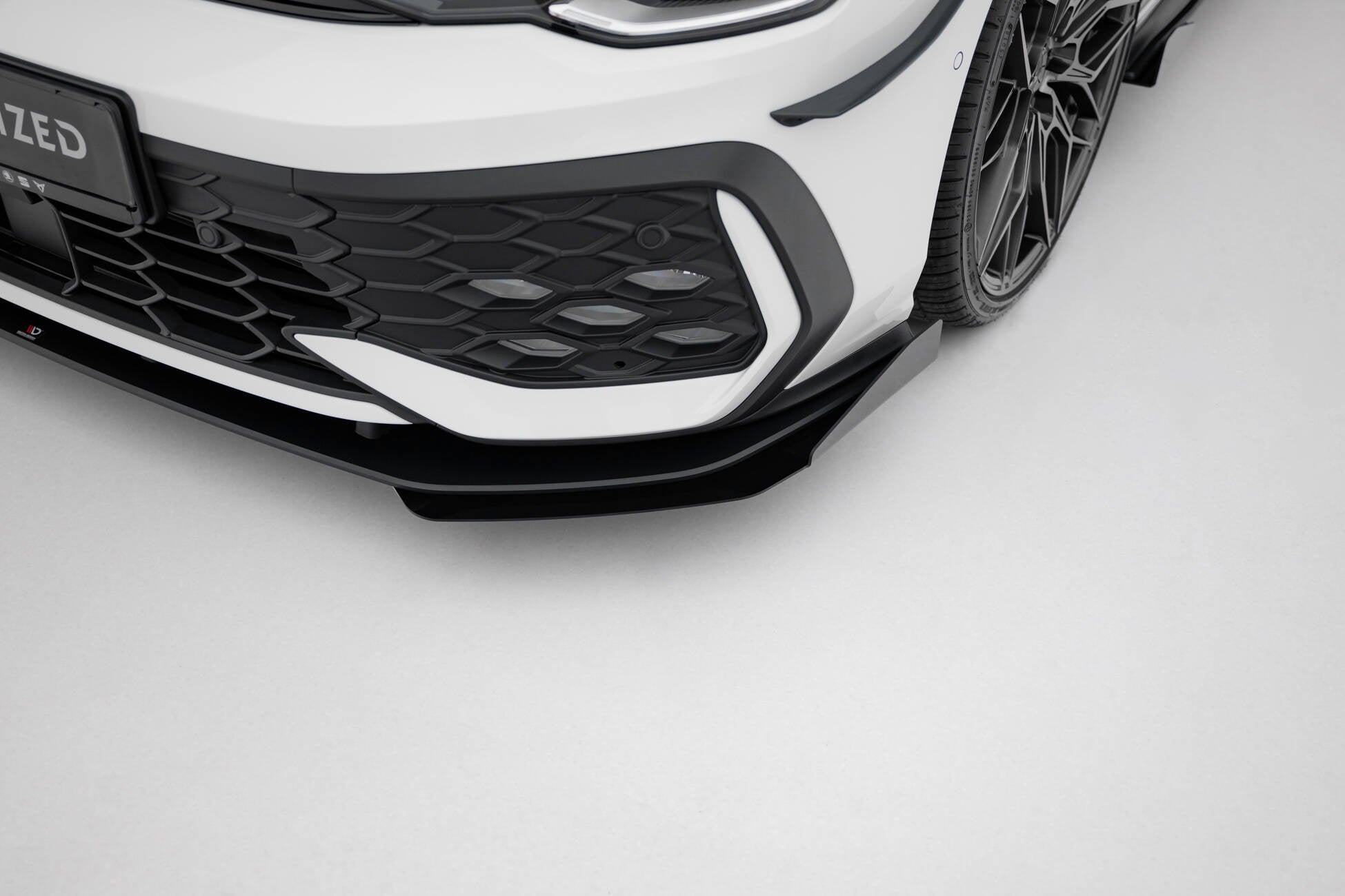 Lip Delantero Street Pro + Flaps Volkswagen Golf GTI / GTE / R-Line Mk8 Facelift