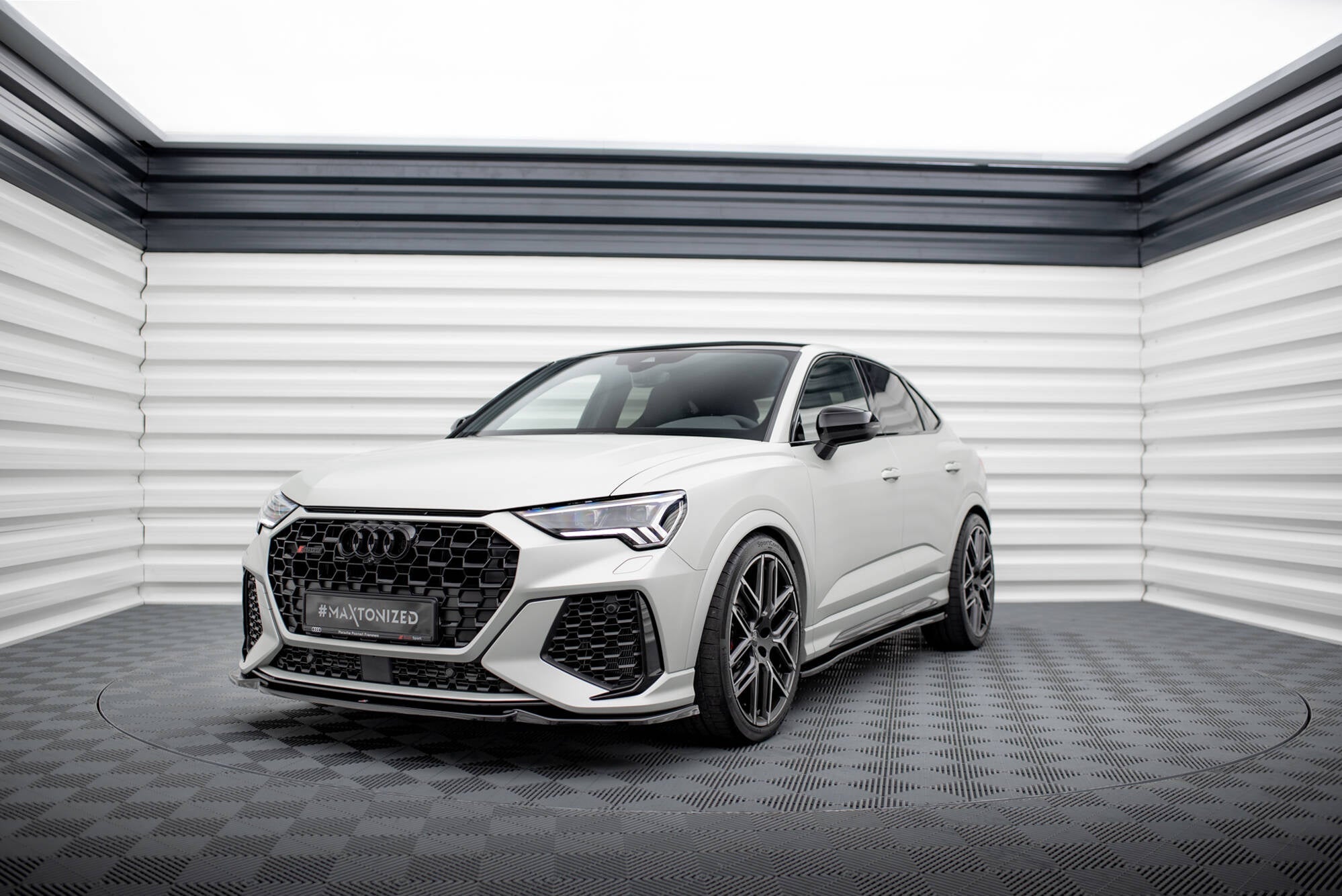 Lip delantero V.1 Audi RSQ3 Sportback / SUV F3