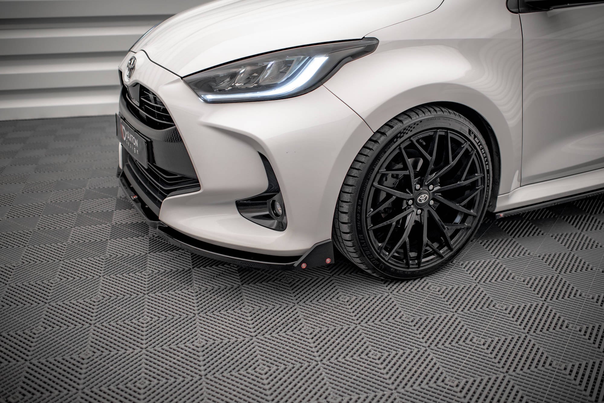 Lip Delantero V.1 + Flaps Toyota Yaris Mk4