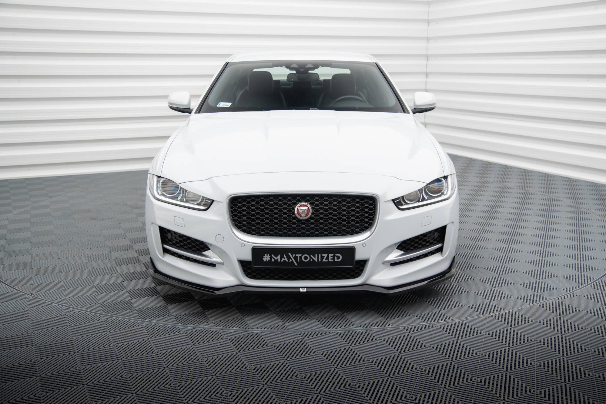 Lip delantero V.1 Jaguar XE R-Sport X760