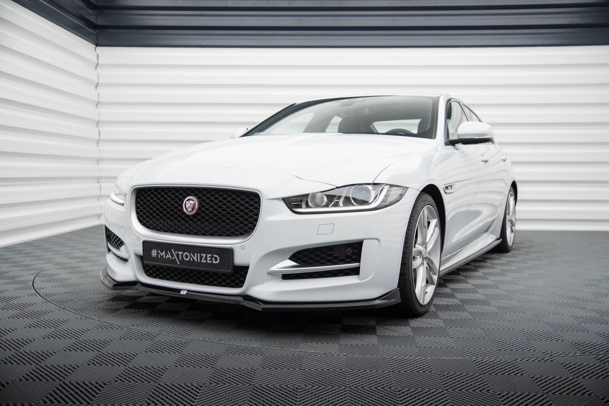 Lip delantero V.1 Jaguar XE R-Sport X760