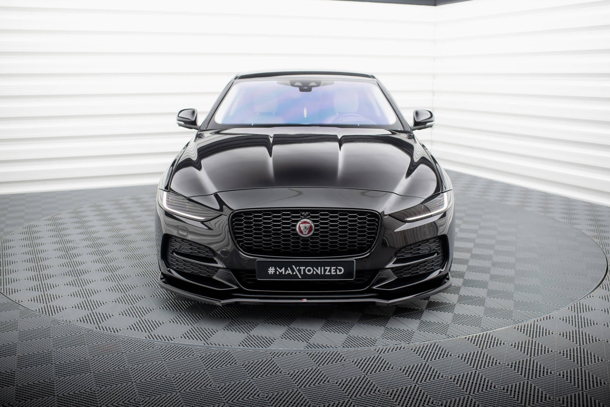 Lip delantero V.1 Jaguar XE X760 Facelift