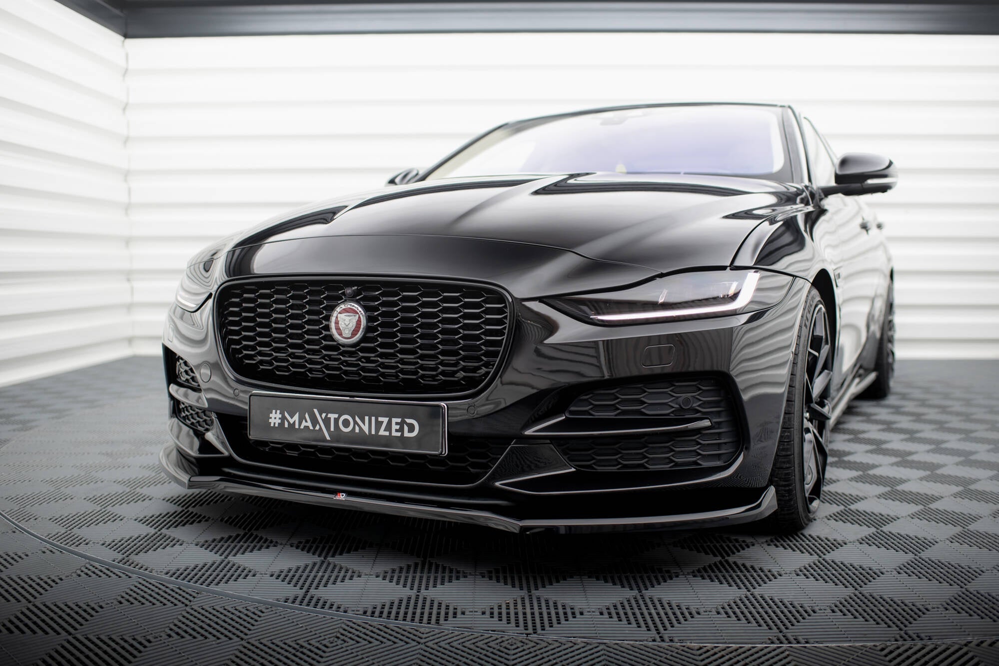 Lip delantero V.1 Jaguar XE X760 Facelift