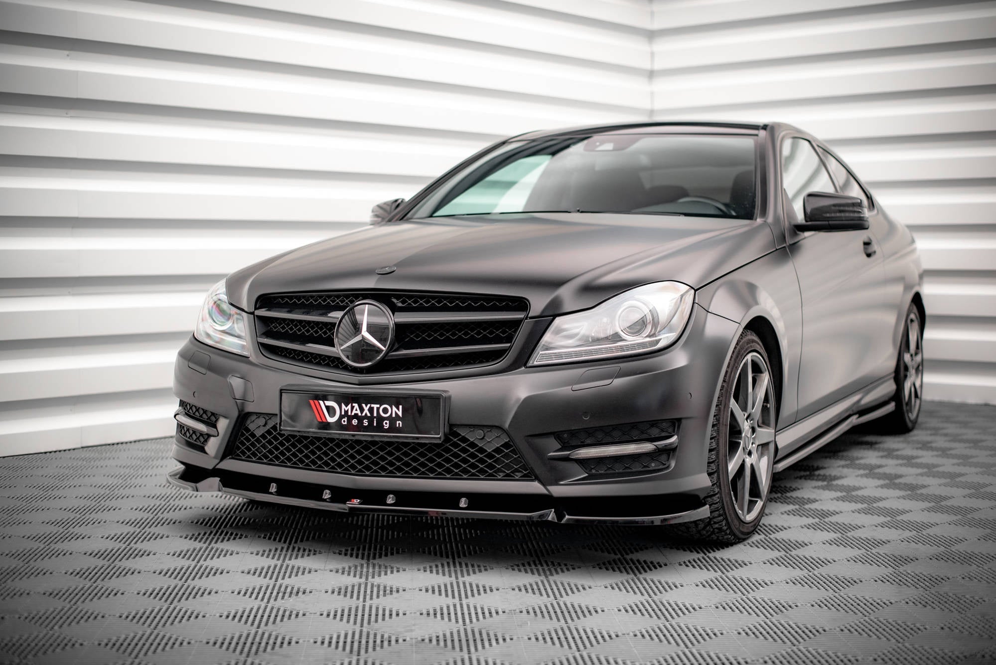 Lip delantero V.1 Mercedes-Benz Clase C Coupé / Berlina / Sedán / Familiar AMG-Line C204 / W204 Facelift / S204 Facelift