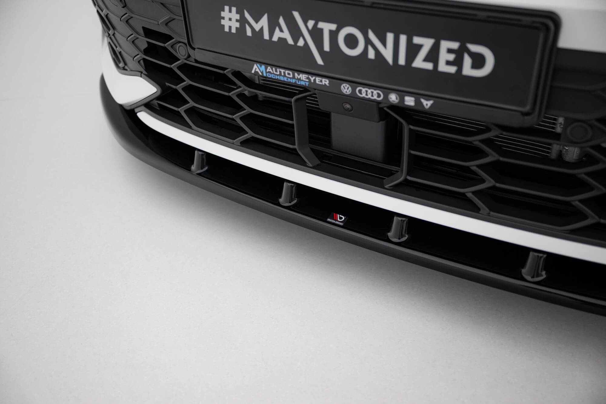 Lip delantero V.1 Volkswagen Golf GTI / GTE / R-Line Mk8 Facelift