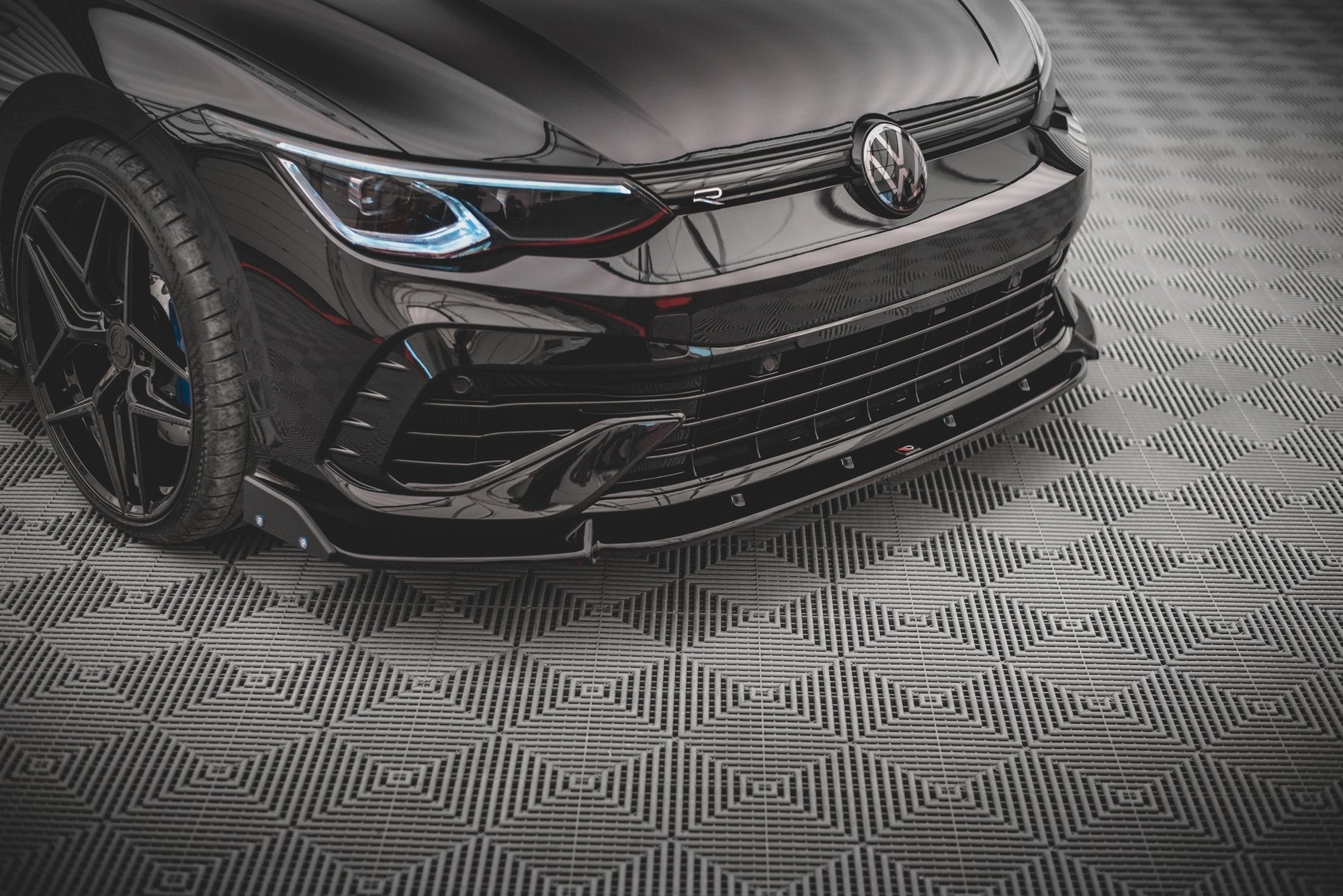 Lip Delantero V.2 + Flaps Volkswagen Golf R Hatchback / Variant Mk8