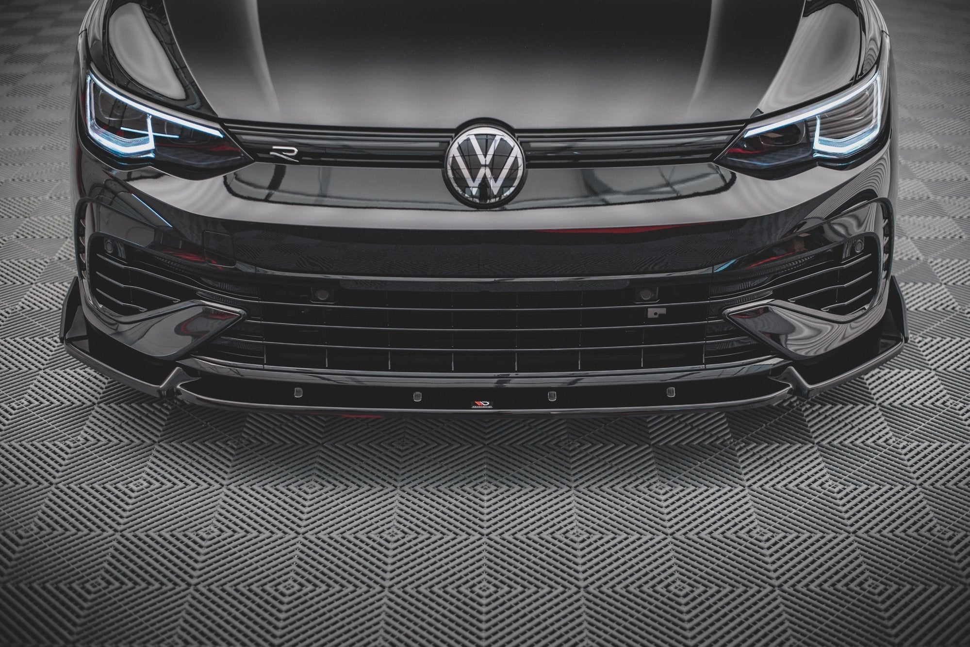 Lip Delantero V.2 + Flaps Volkswagen Golf R Hatchback / Variant Mk8