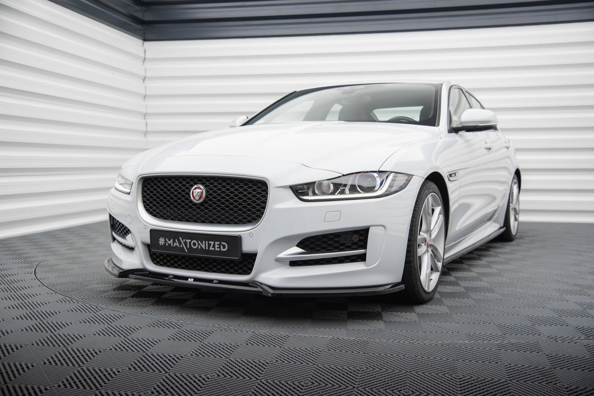 Lip delantero V.2 Jaguar XE R-Sport X760